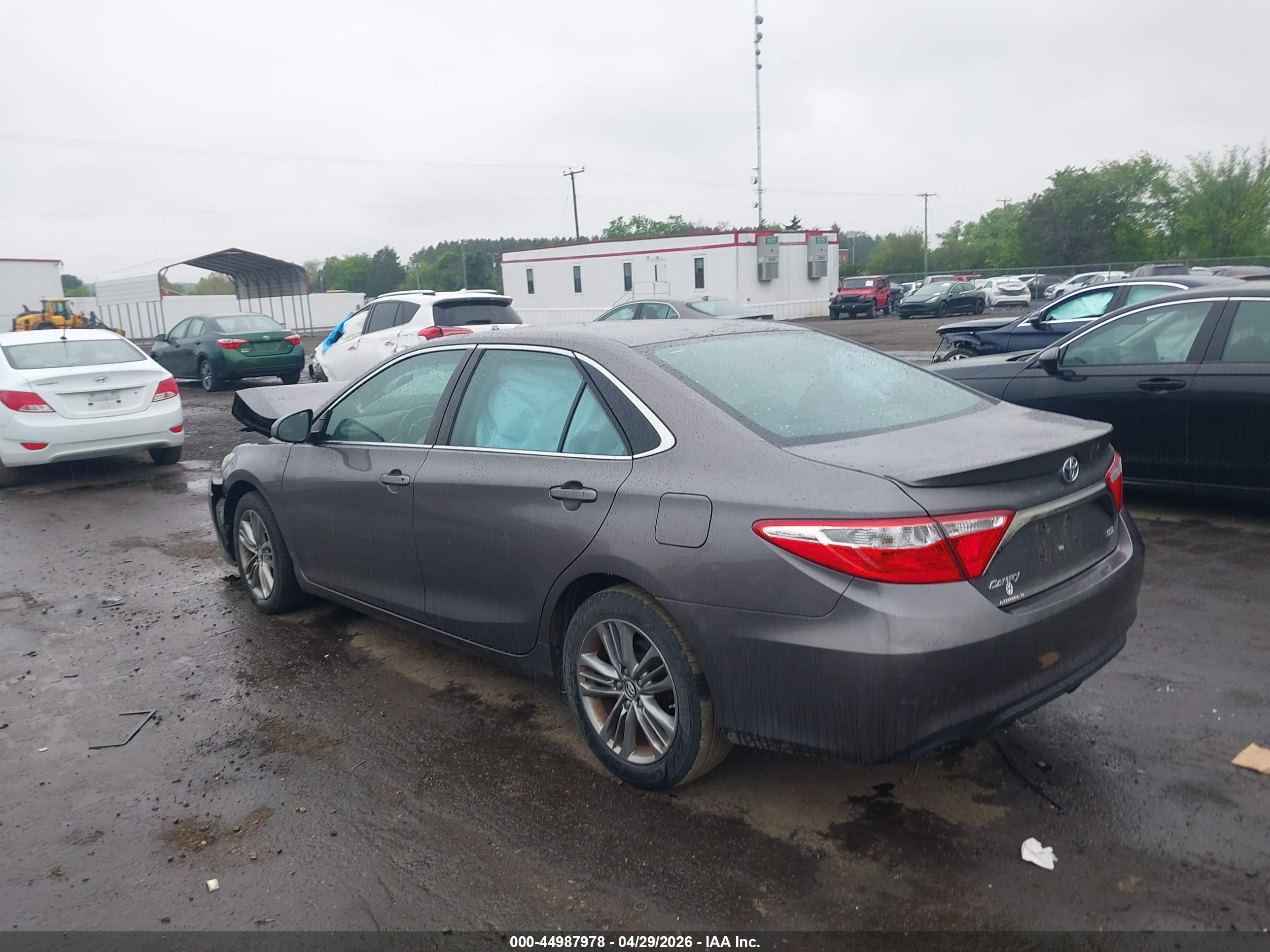 TOYOTA CAMRY image 3