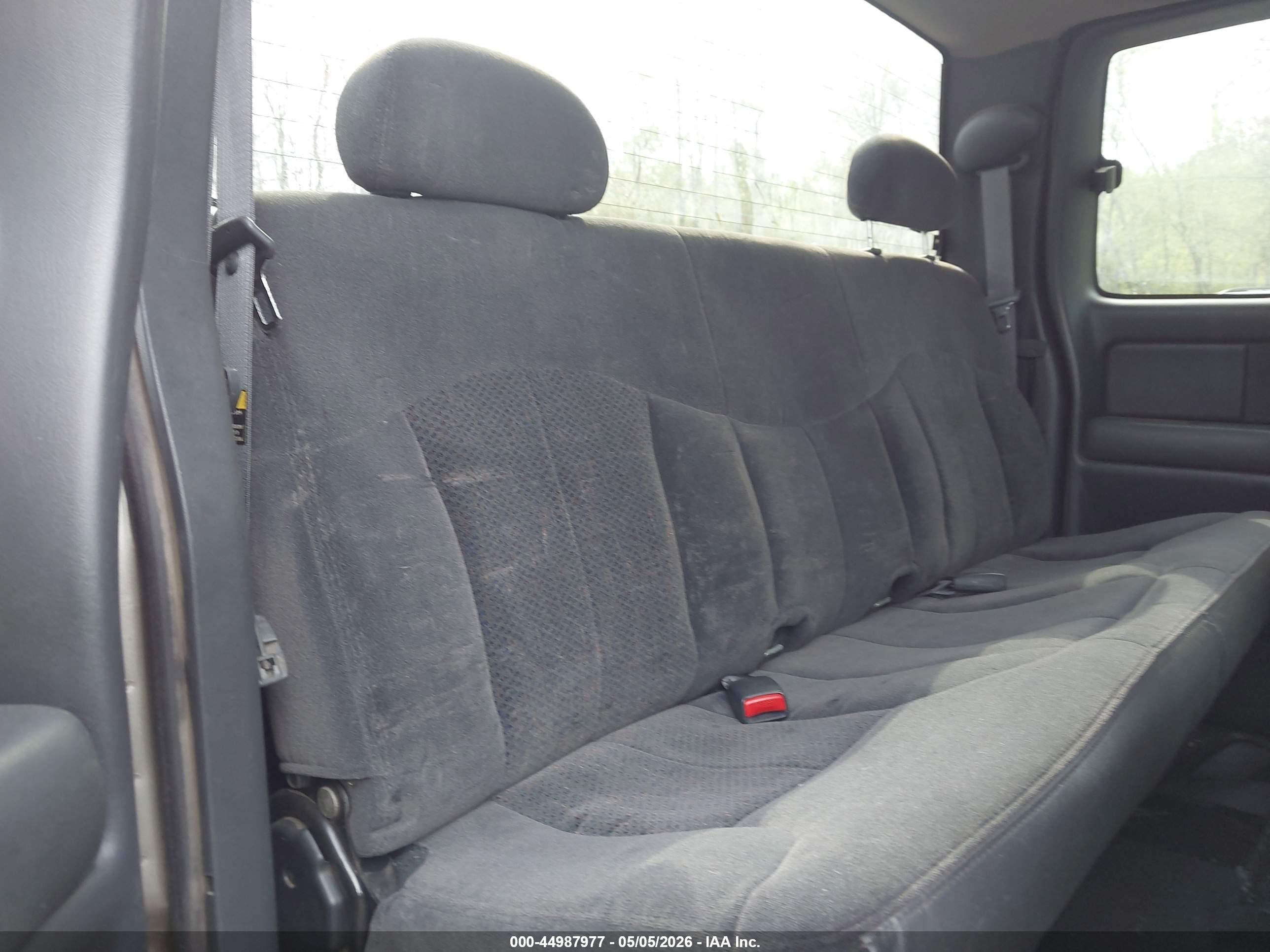 CHEVROLET SILVERADO image 8
