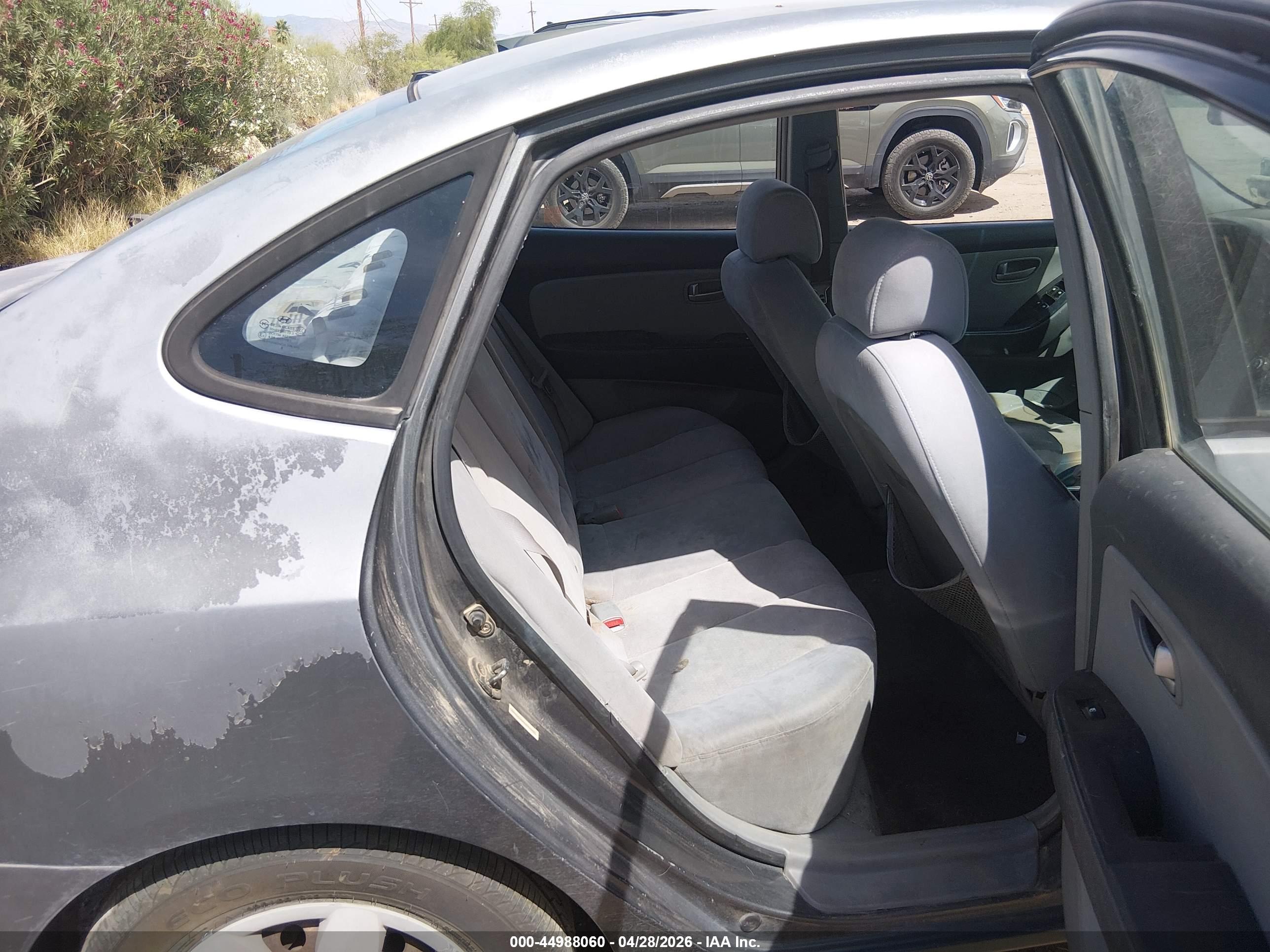 HYUNDAI ELANTRA image 8