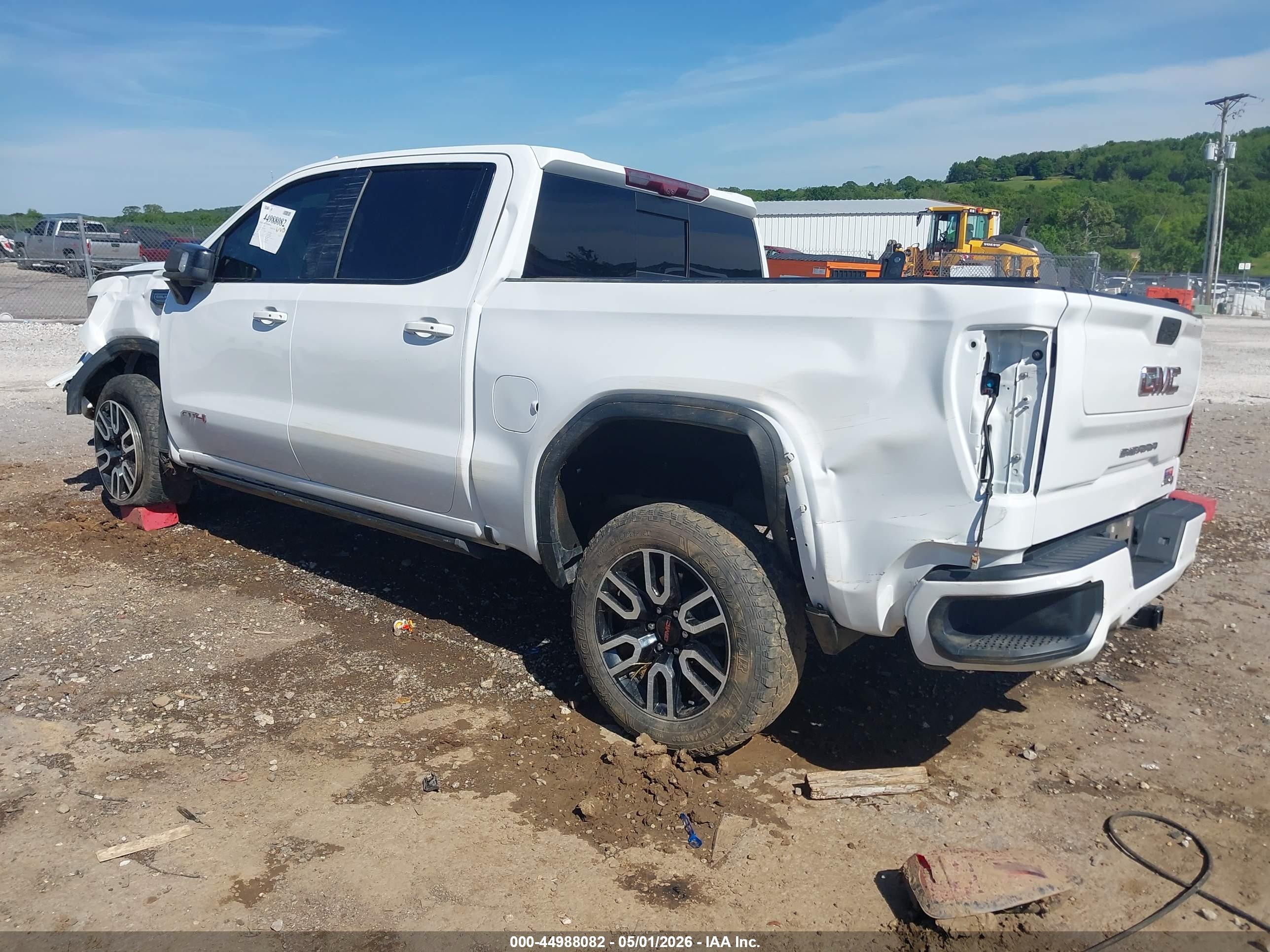 GMC SIERRA image 3