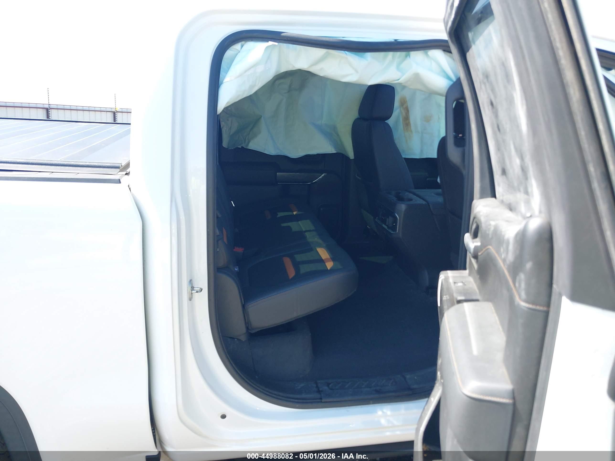 GMC SIERRA image 8