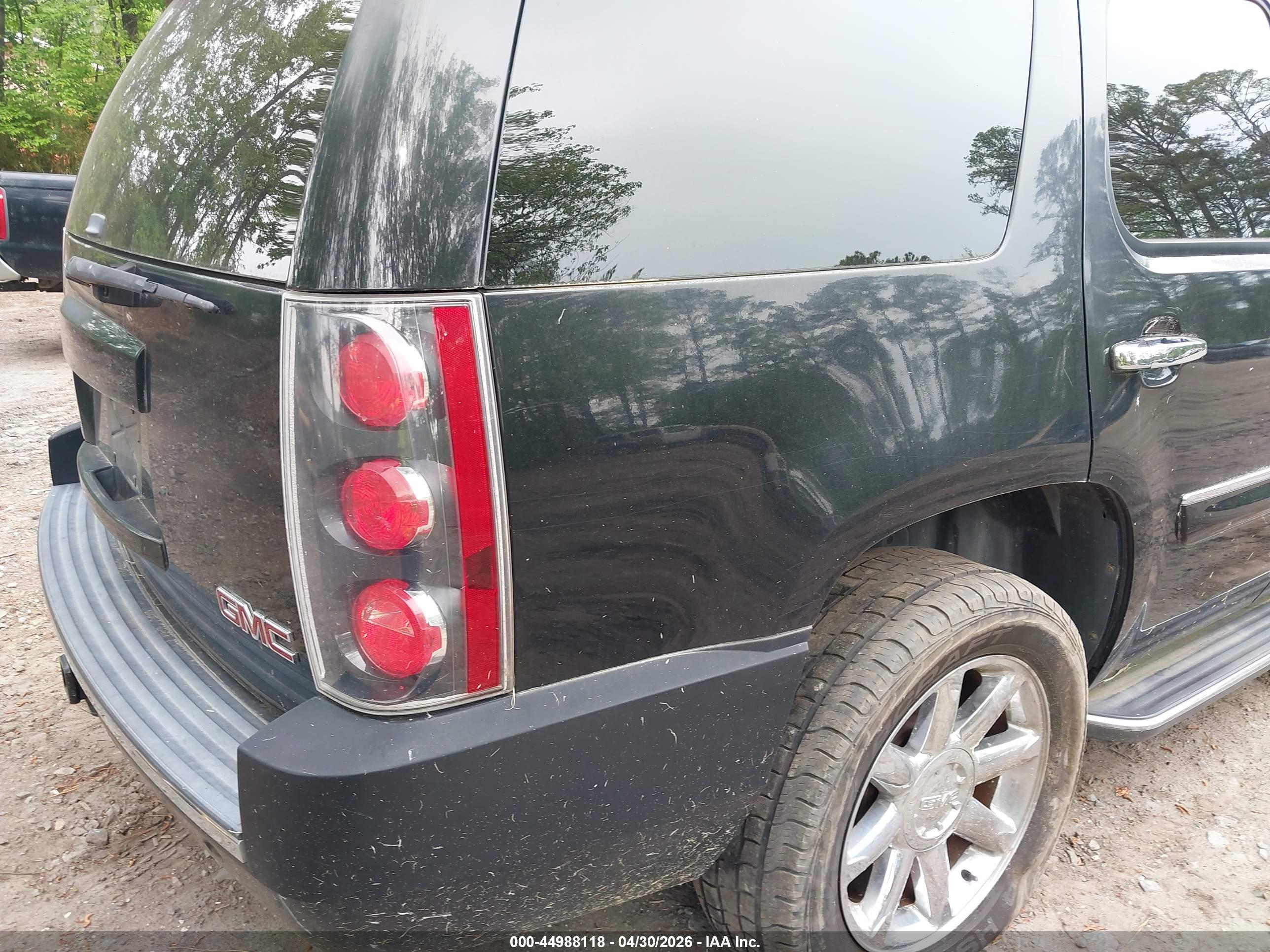 GMC YUKON image 6