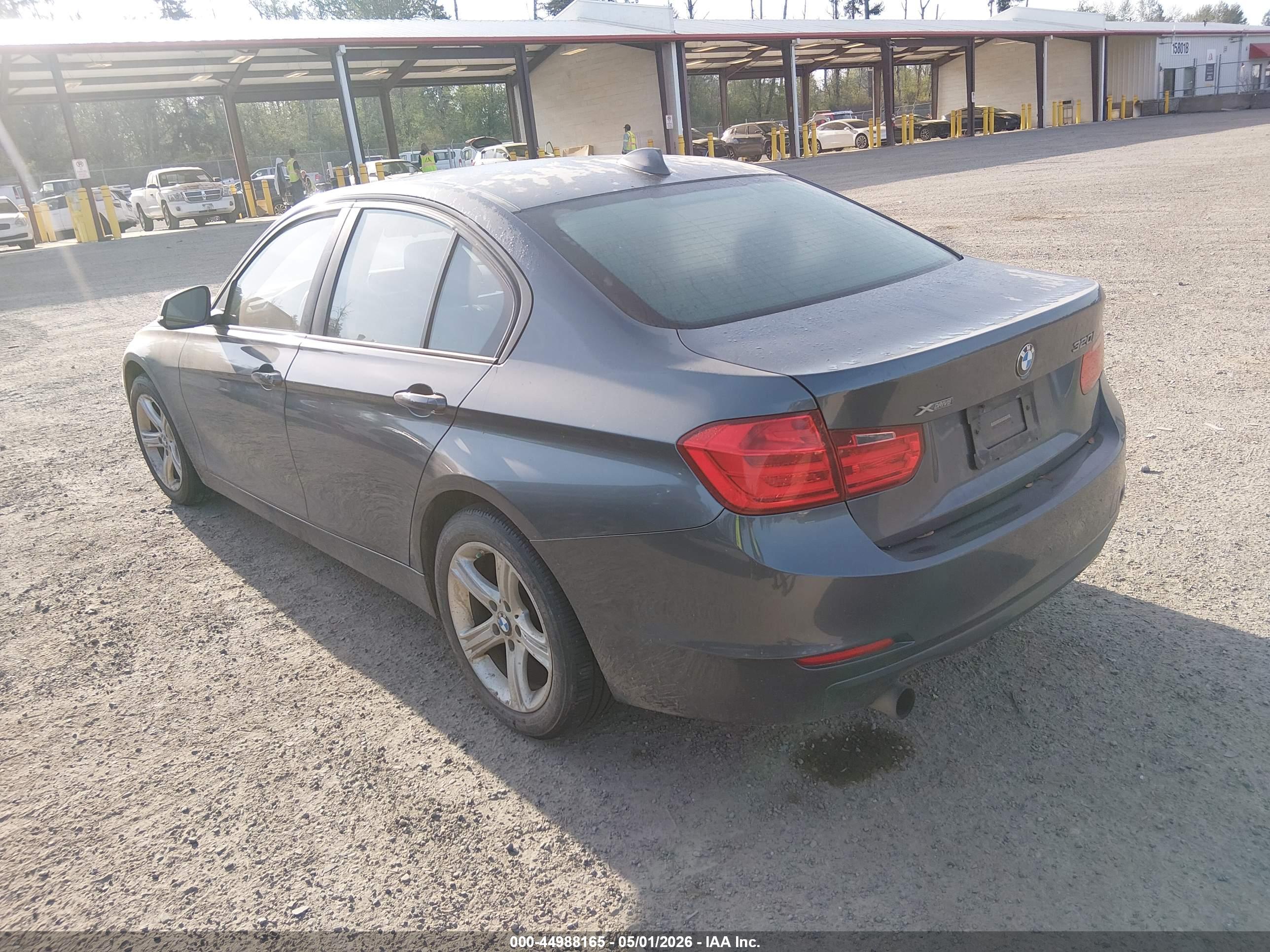 BMW 320I image 3