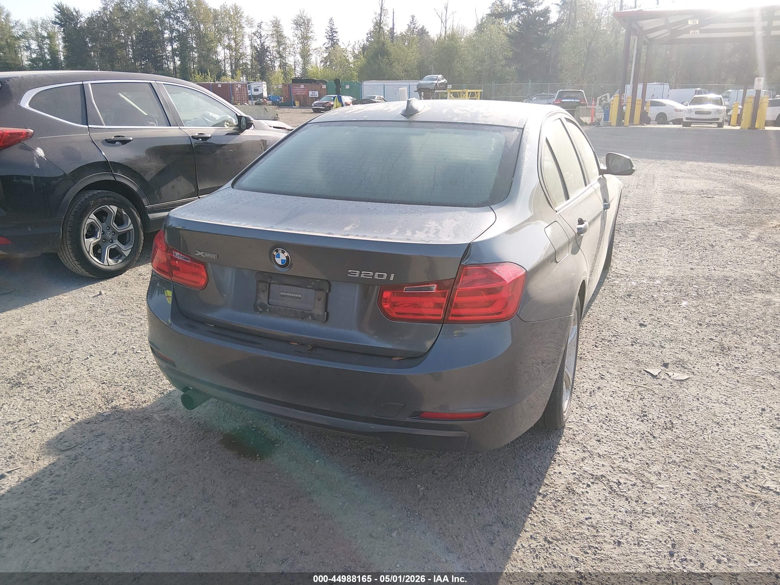 BMW 320I image 4