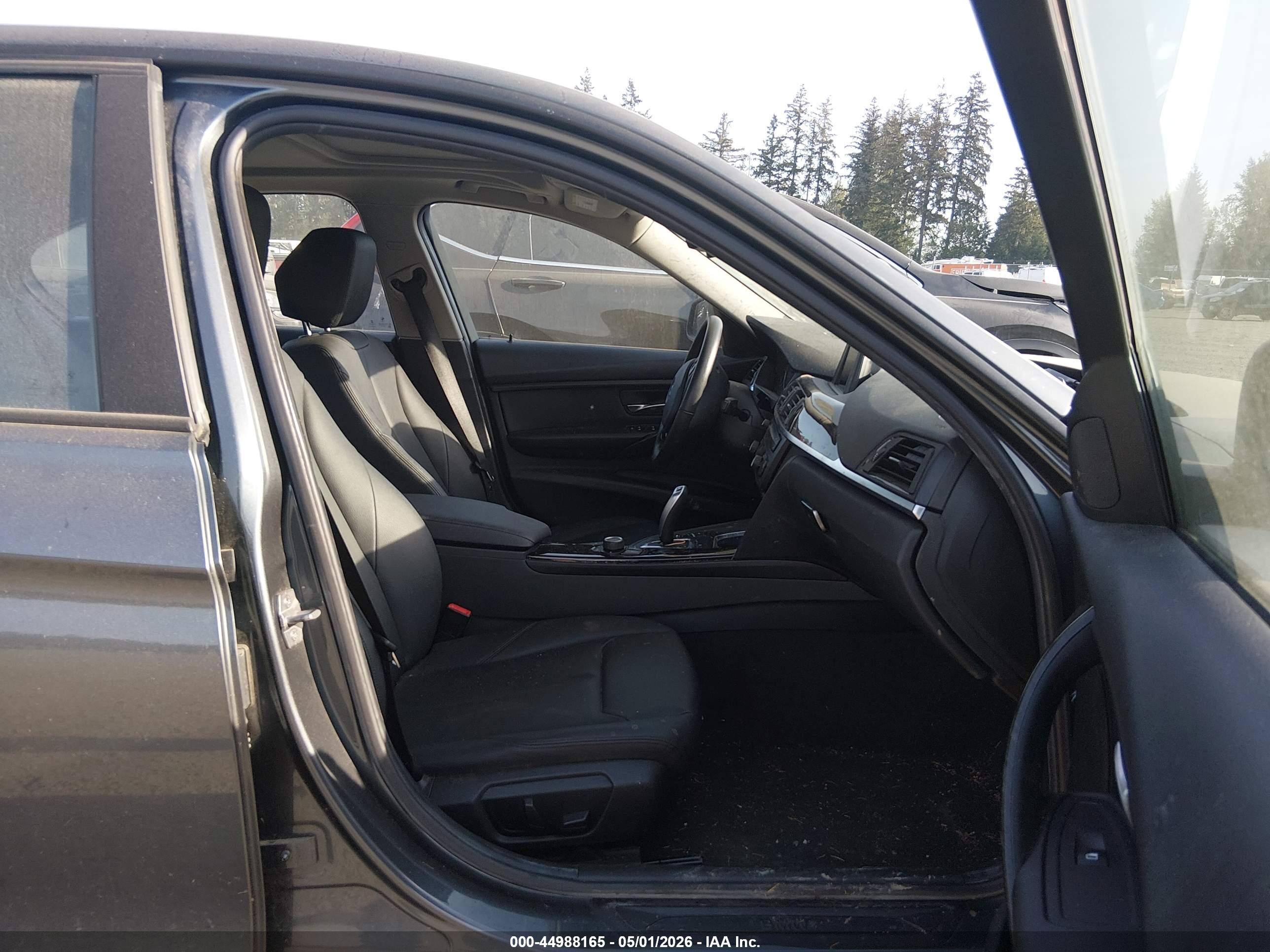 BMW 320I image 5