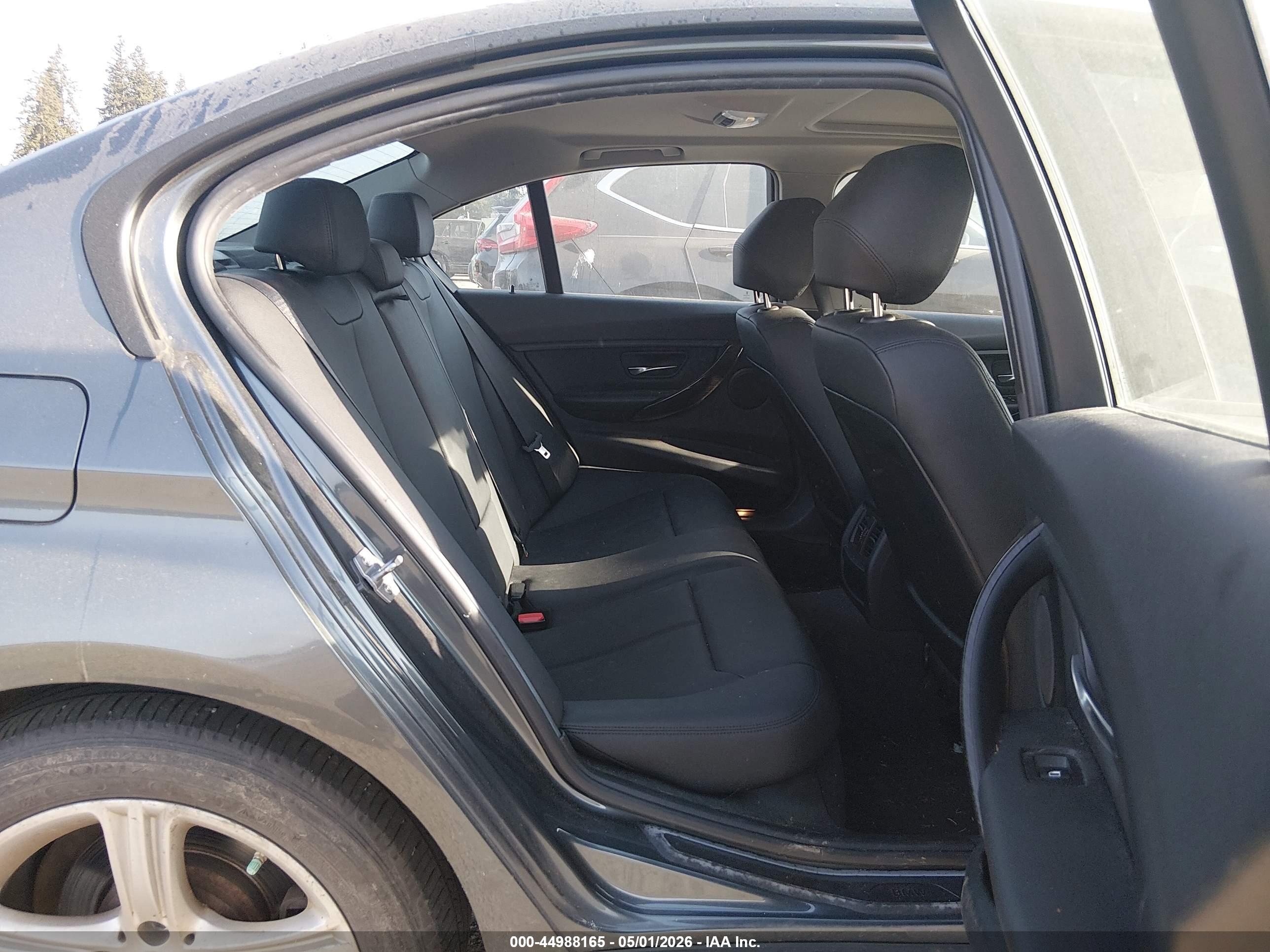 BMW 320I image 8