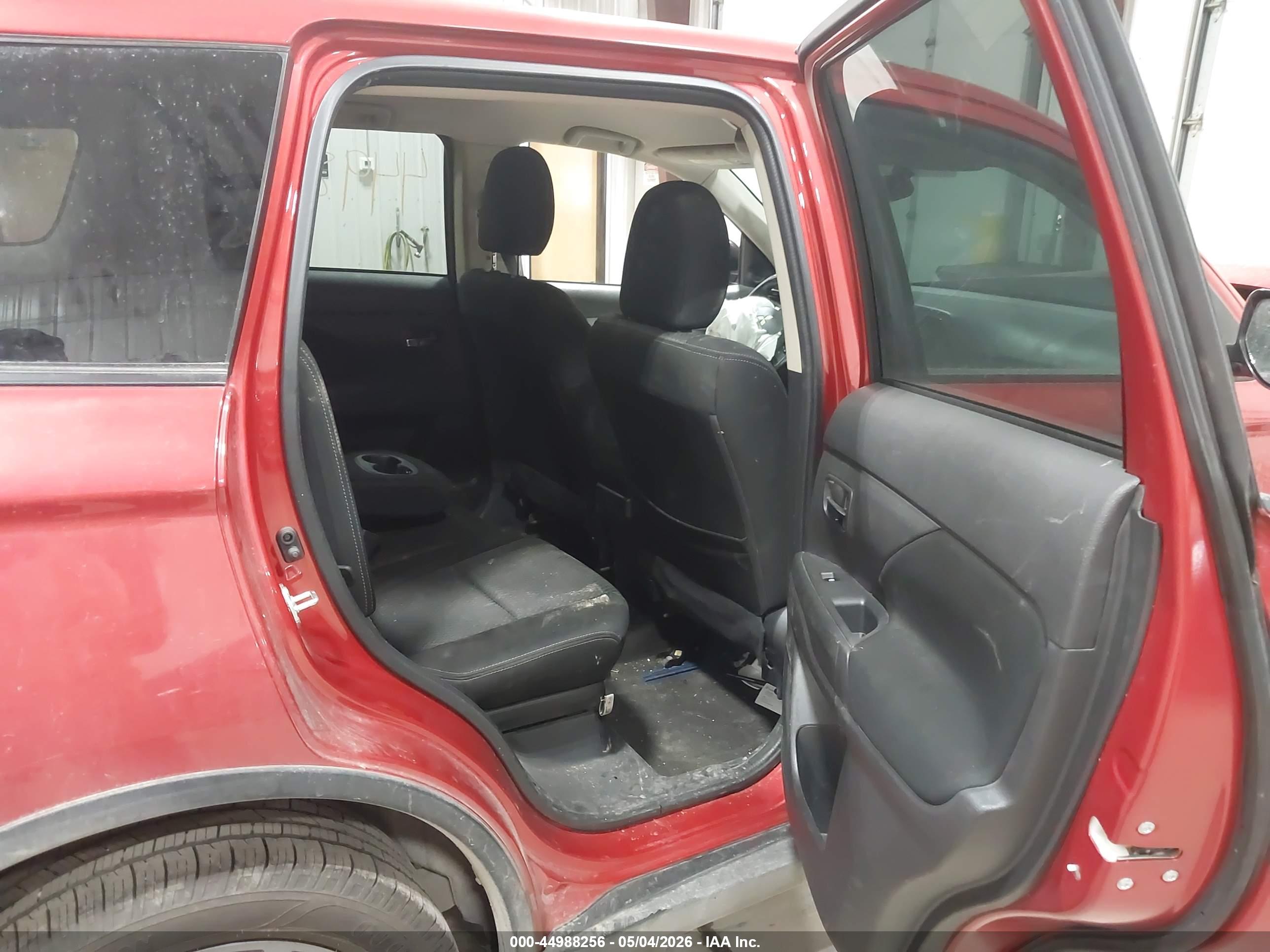 MITSUBISHI OUTLANDER image 8