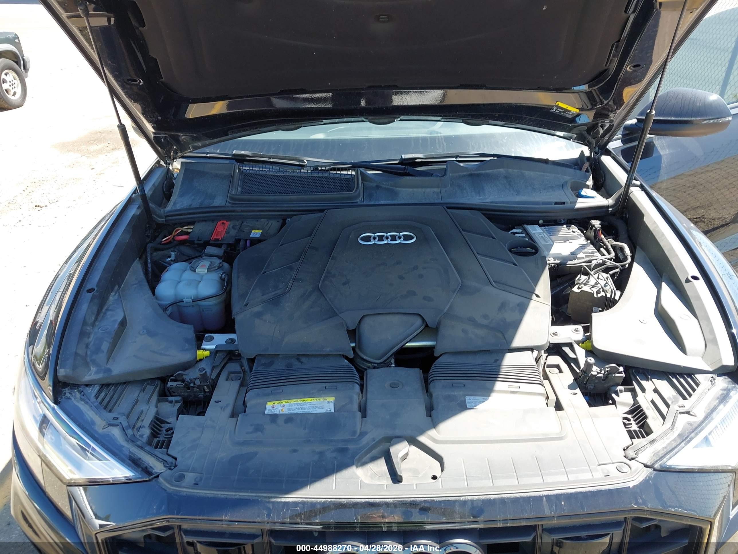 AUDI Q8 image 10