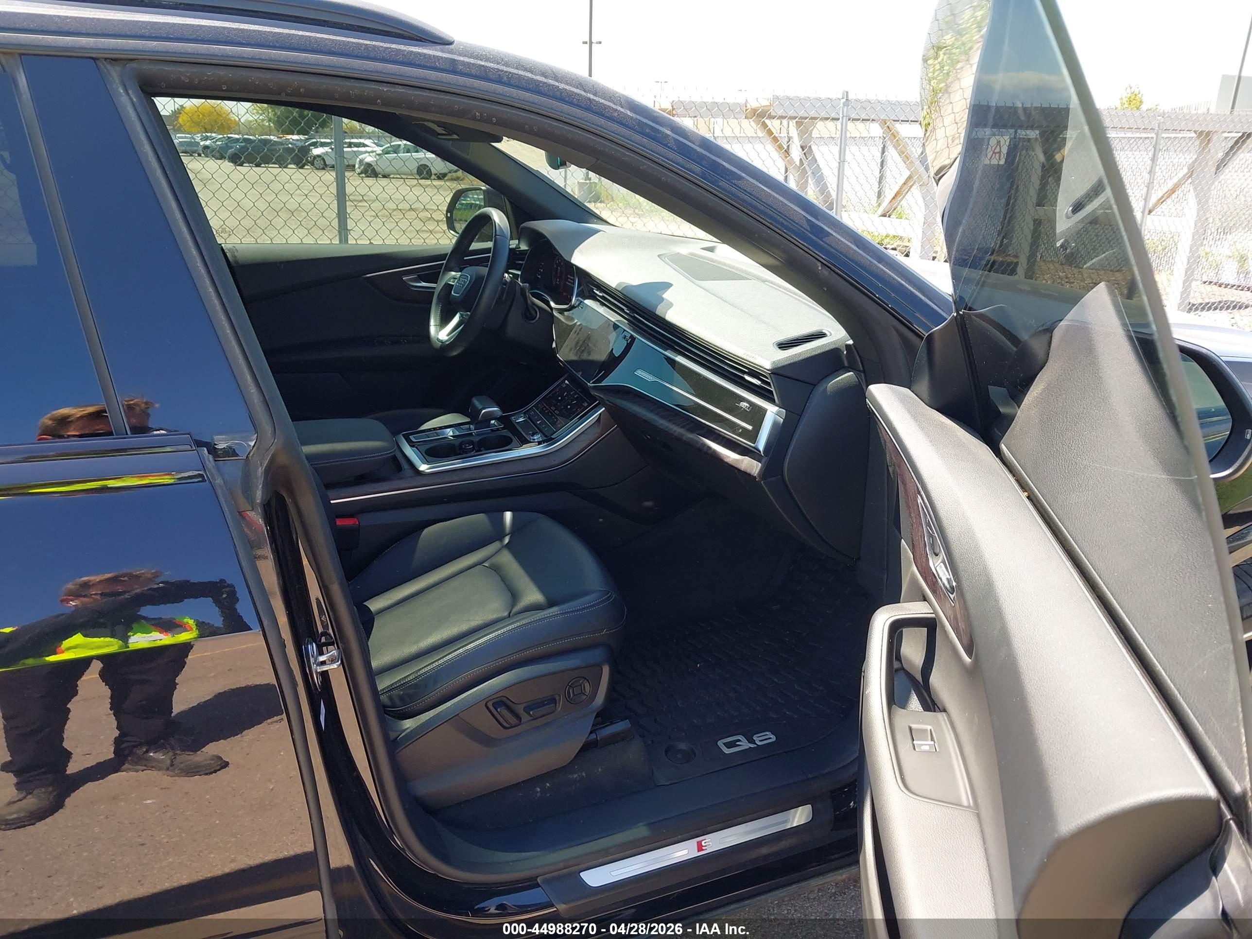 AUDI Q8 image 5