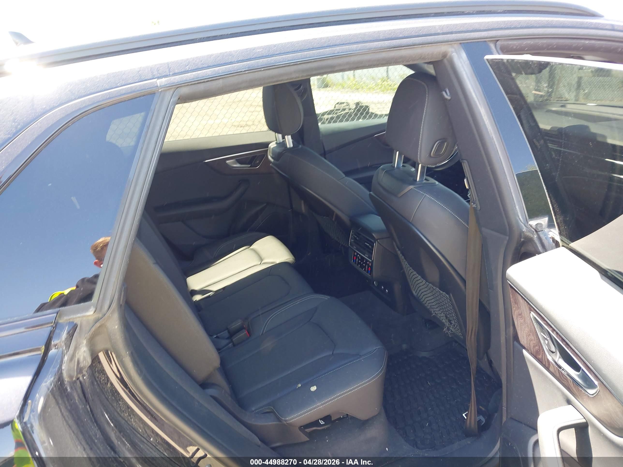 AUDI Q8 image 8