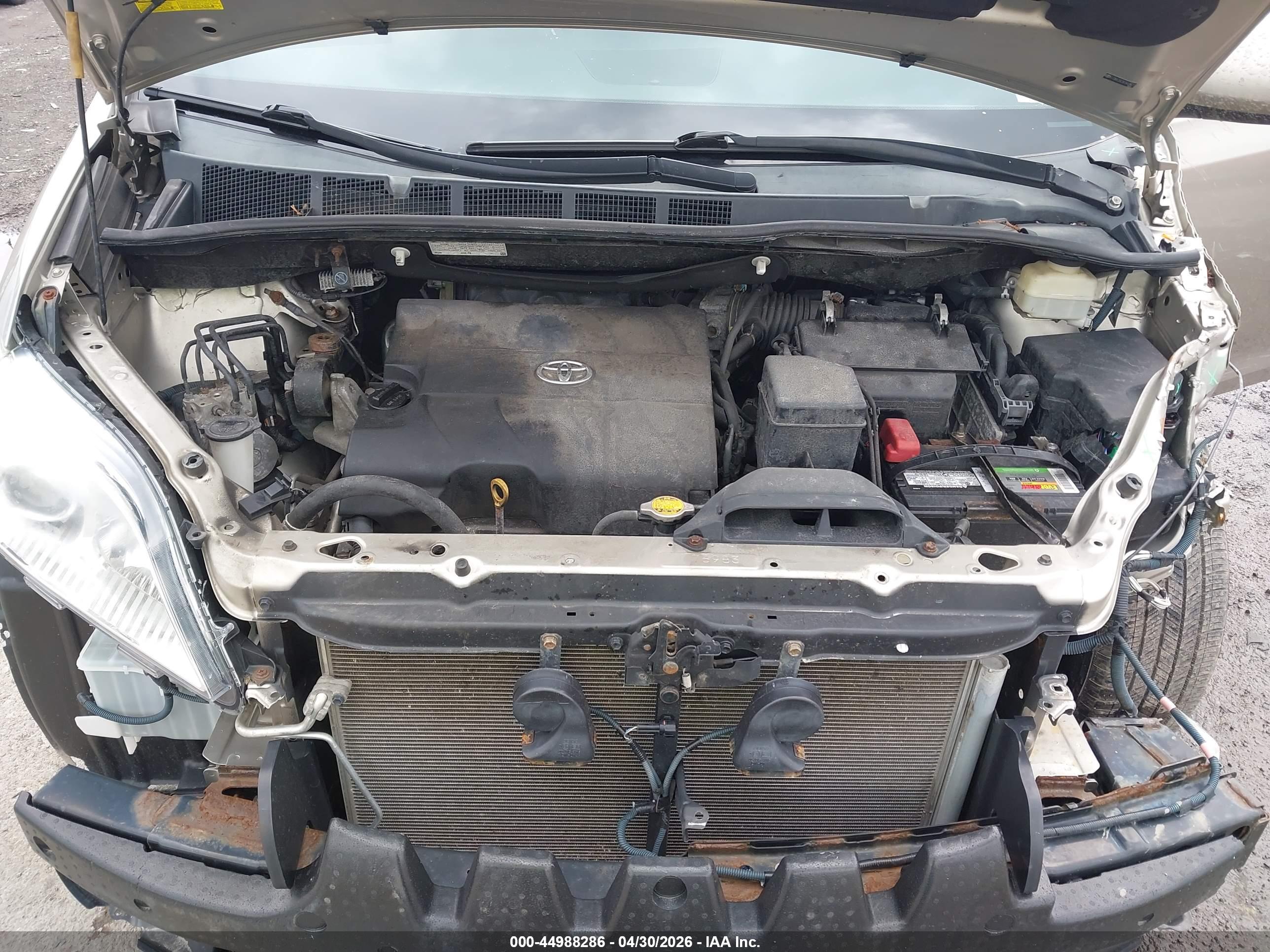 TOYOTA SIENNA image 10