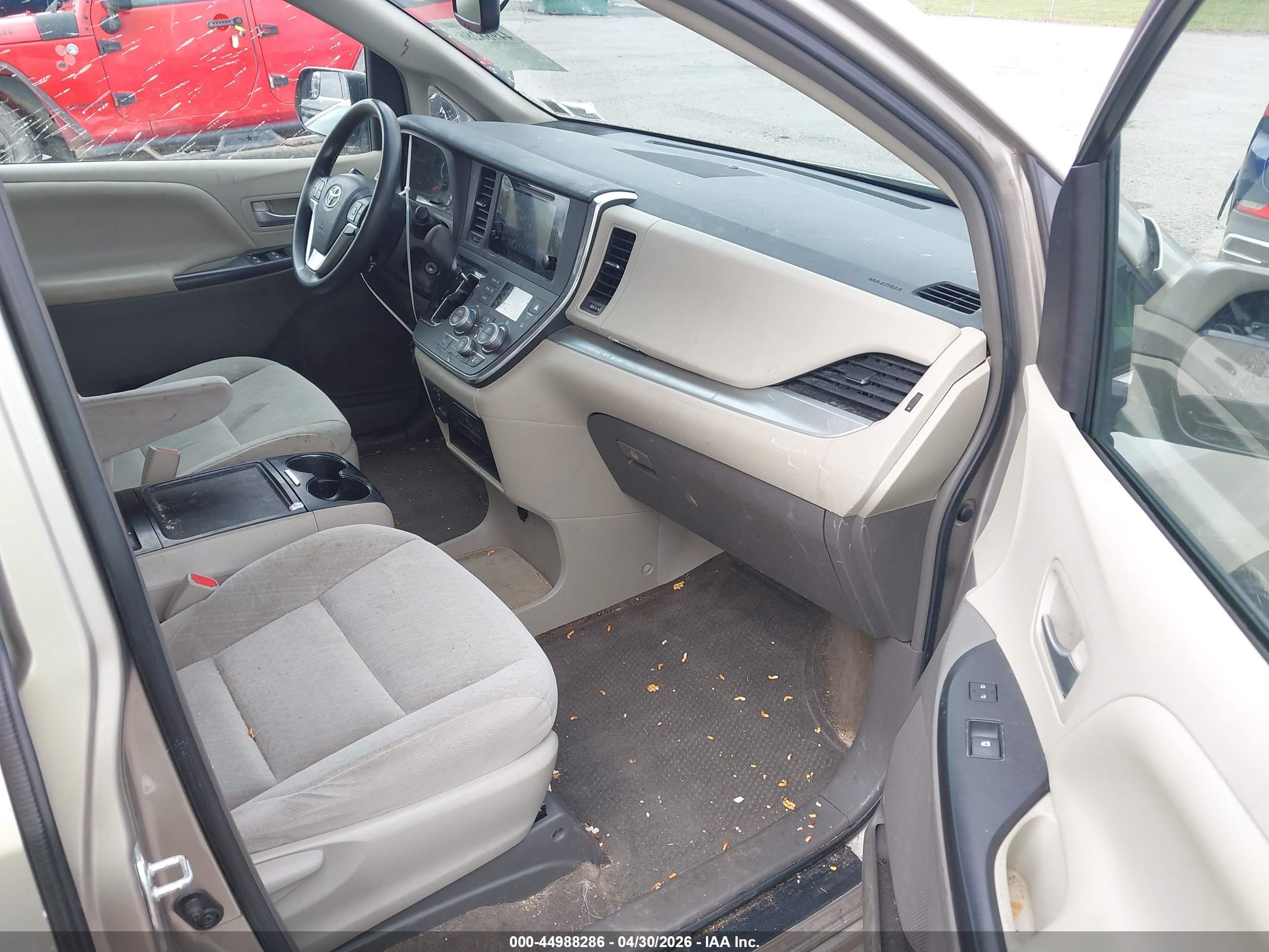 TOYOTA SIENNA image 5