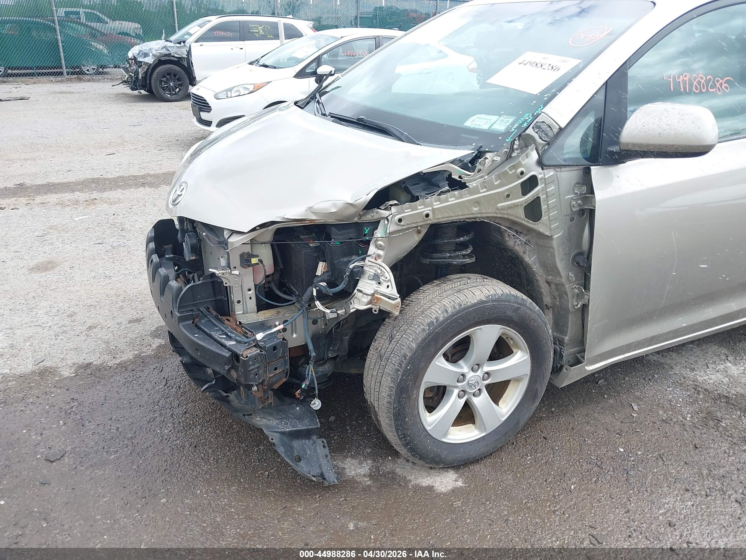 TOYOTA SIENNA image 6