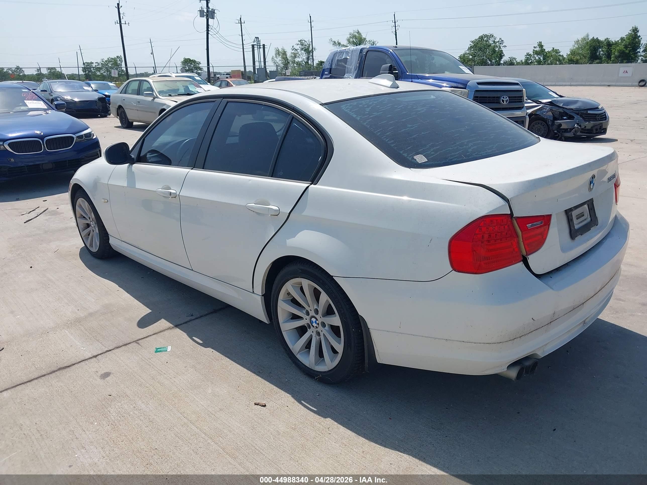 BMW 328I image 3
