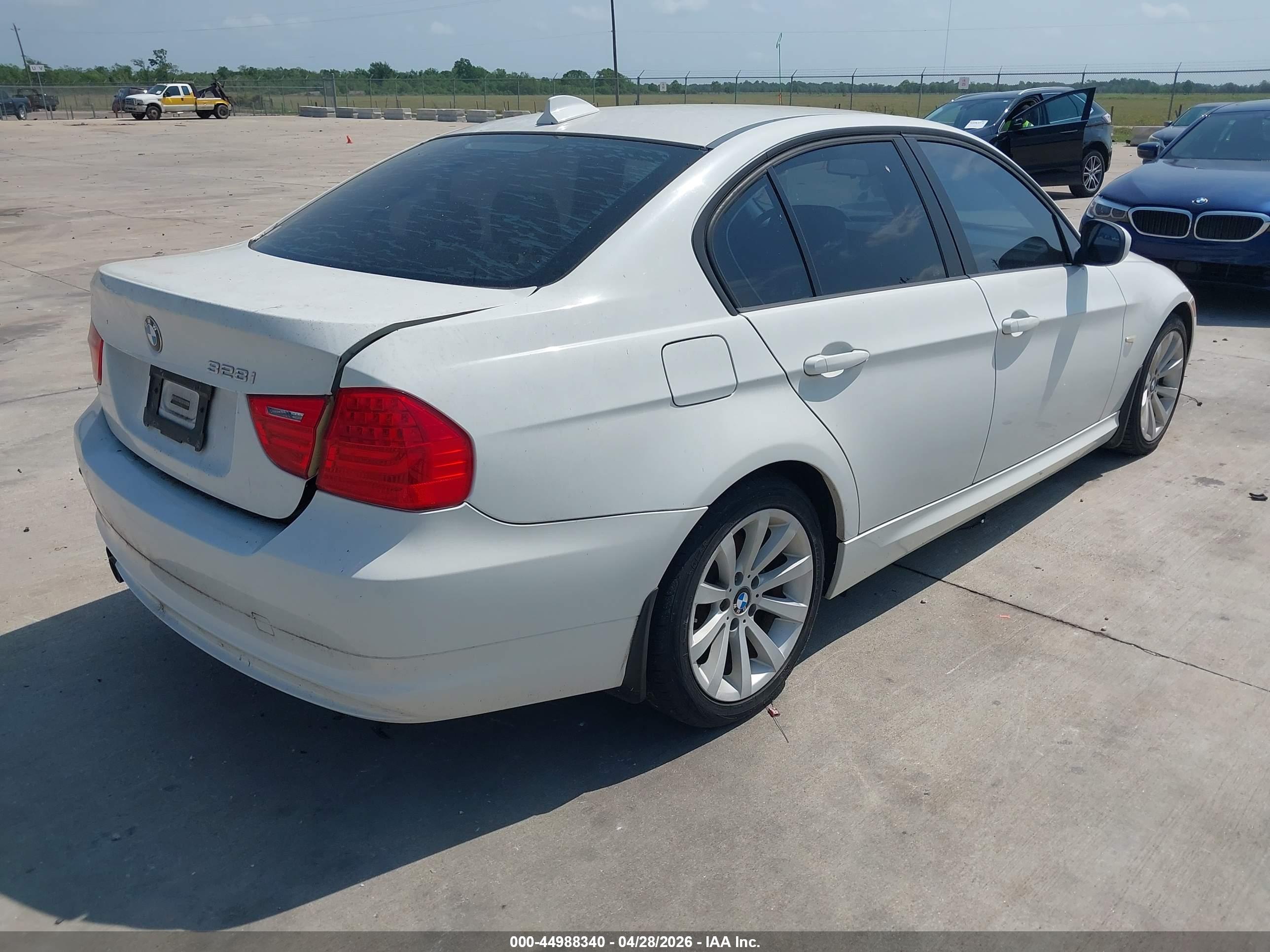 BMW 328I image 4