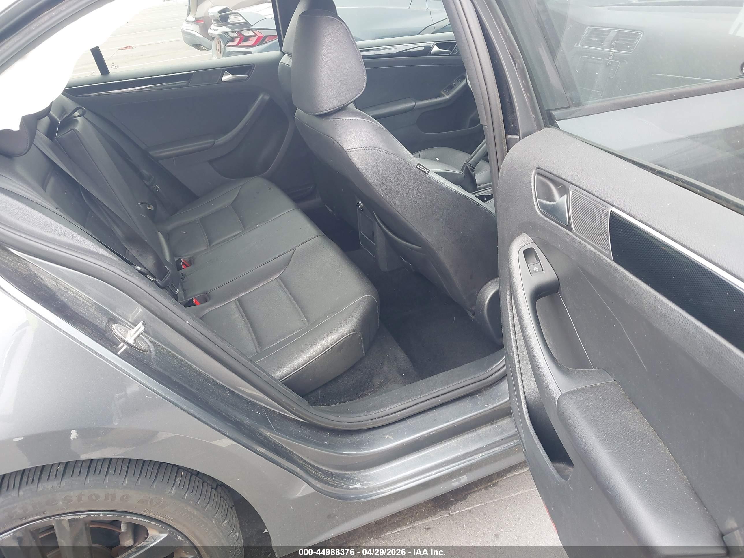 VOLKSWAGEN JETTA image 8