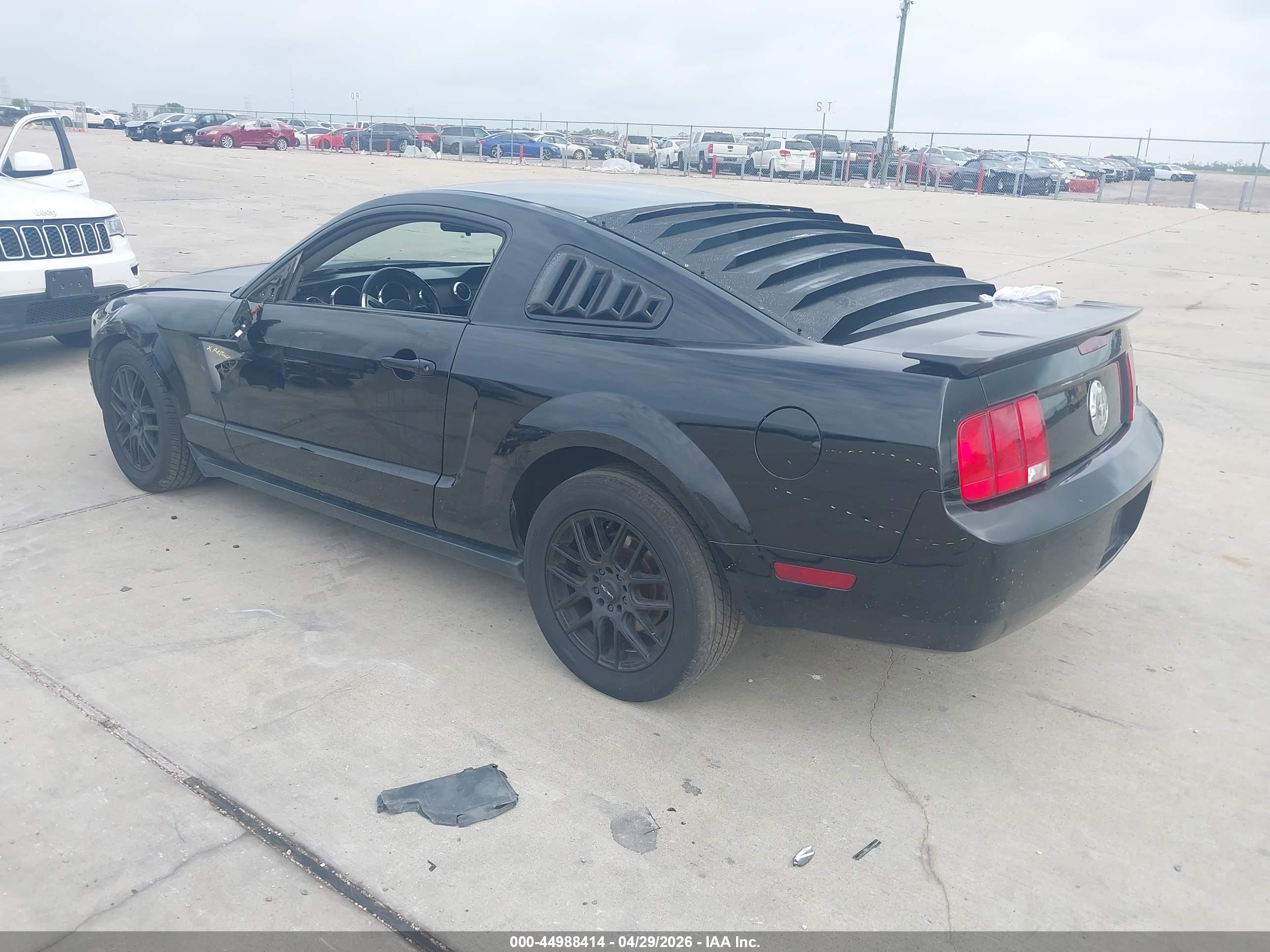 FORD MUSTANG image 3