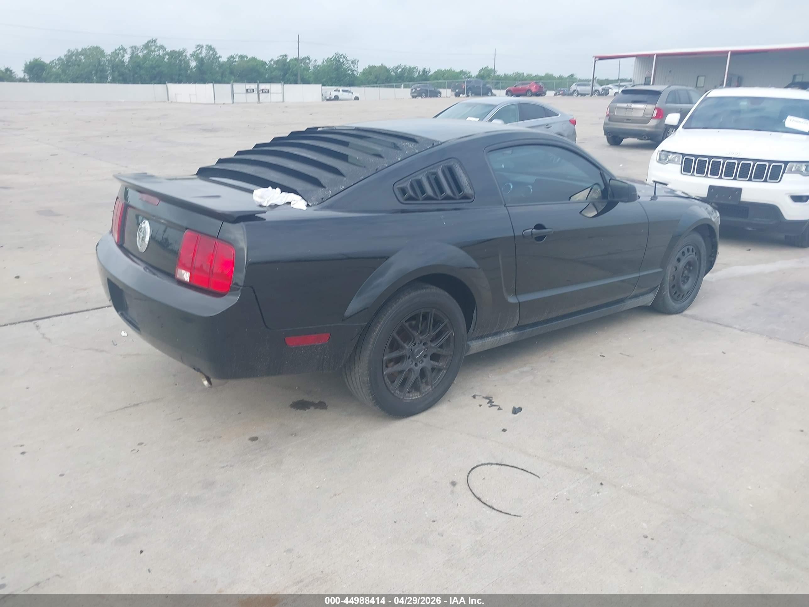 FORD MUSTANG image 4