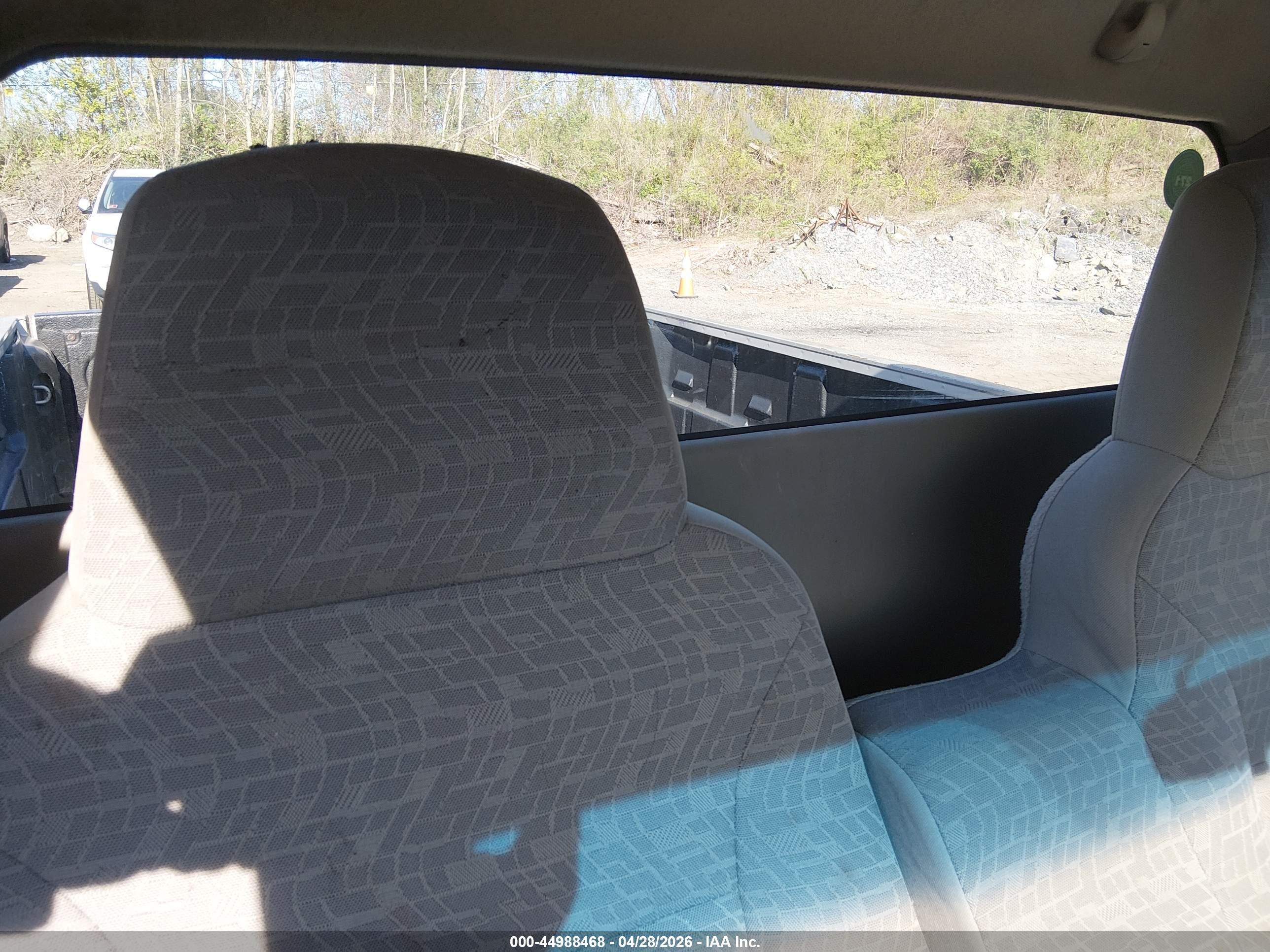 CHEVROLET COLORADO image 8