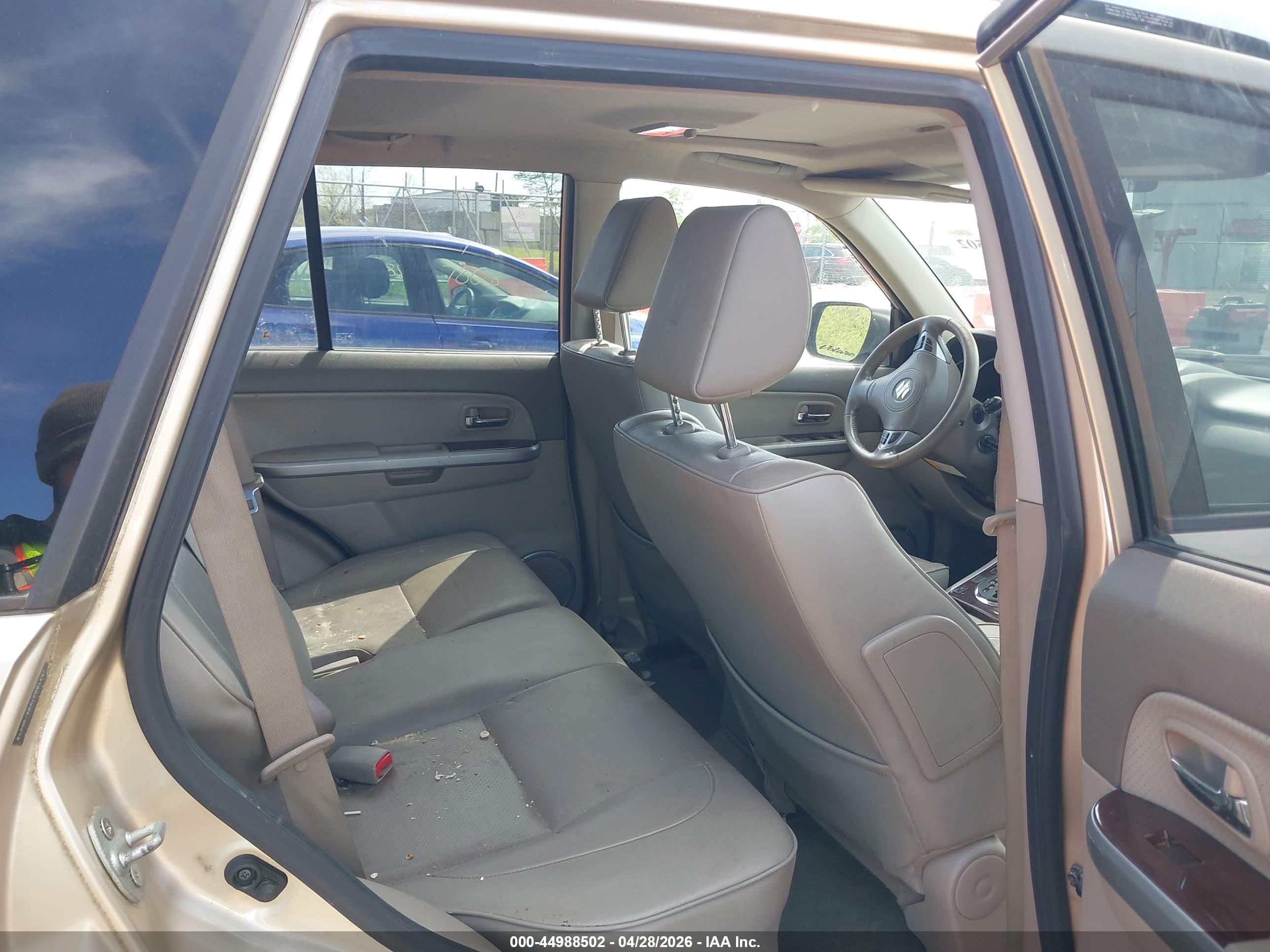 SUZUKI GRAND image 8