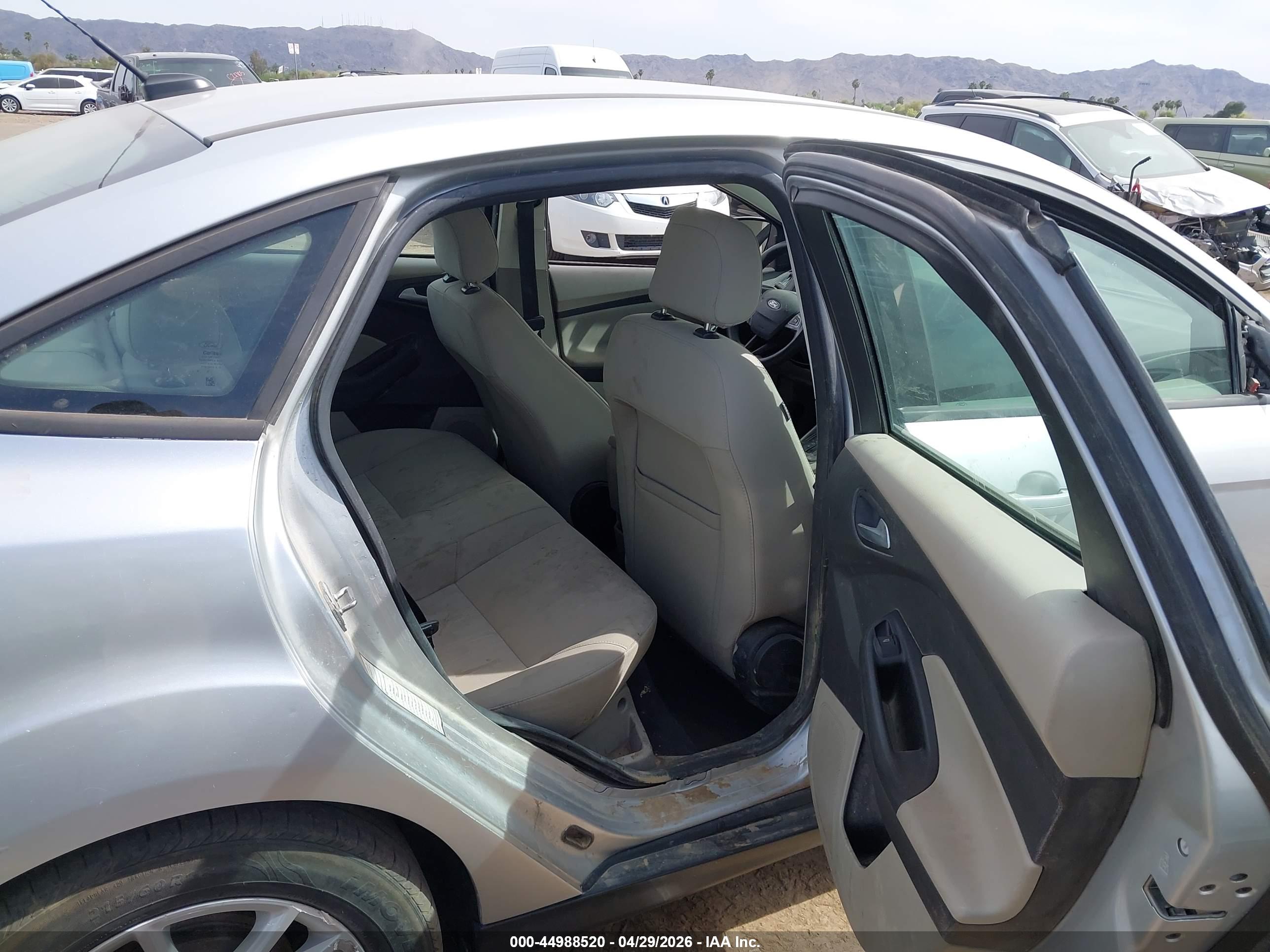 FORD FOCUS image 8