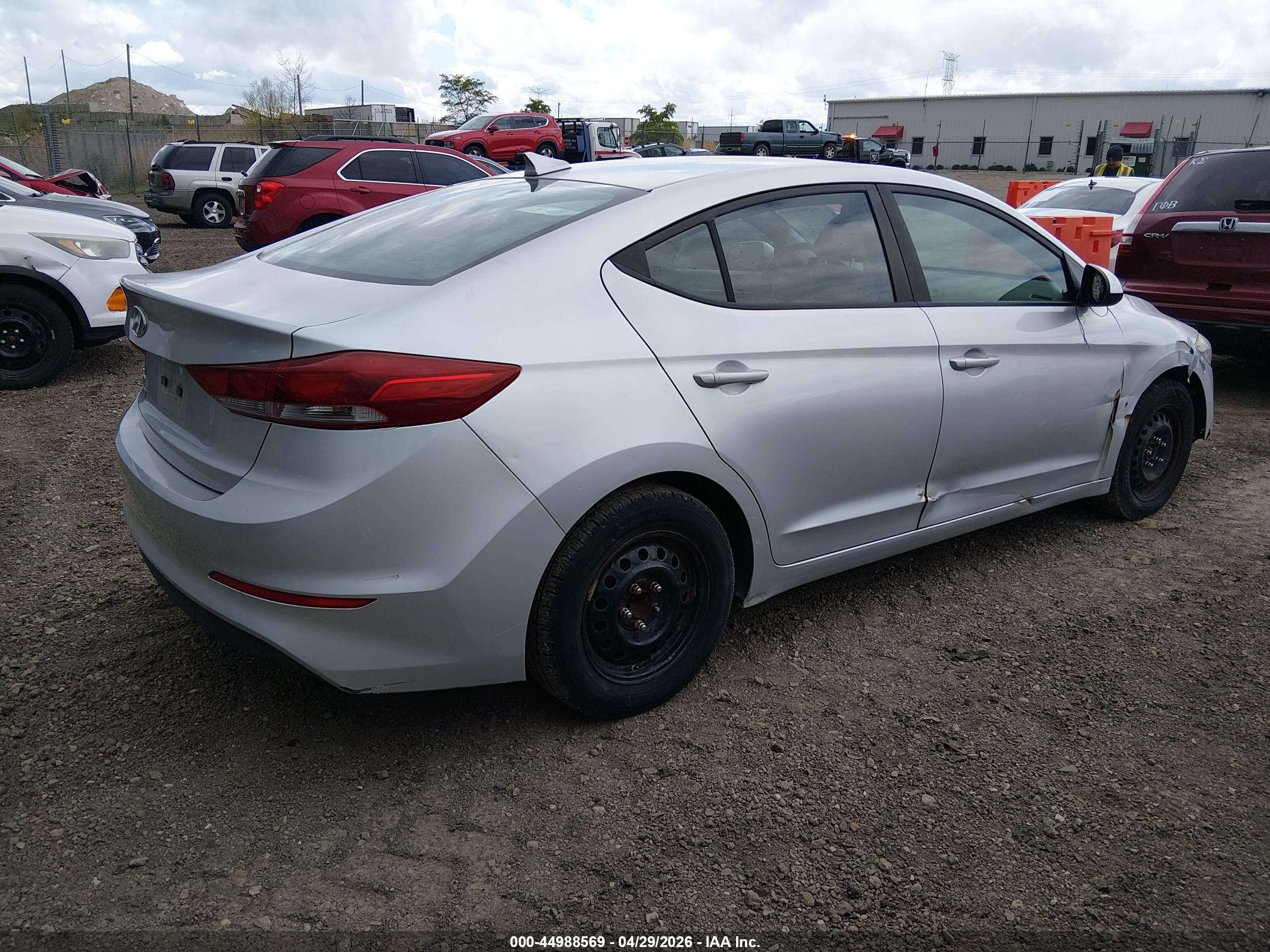 HYUNDAI ELANTRA image 4