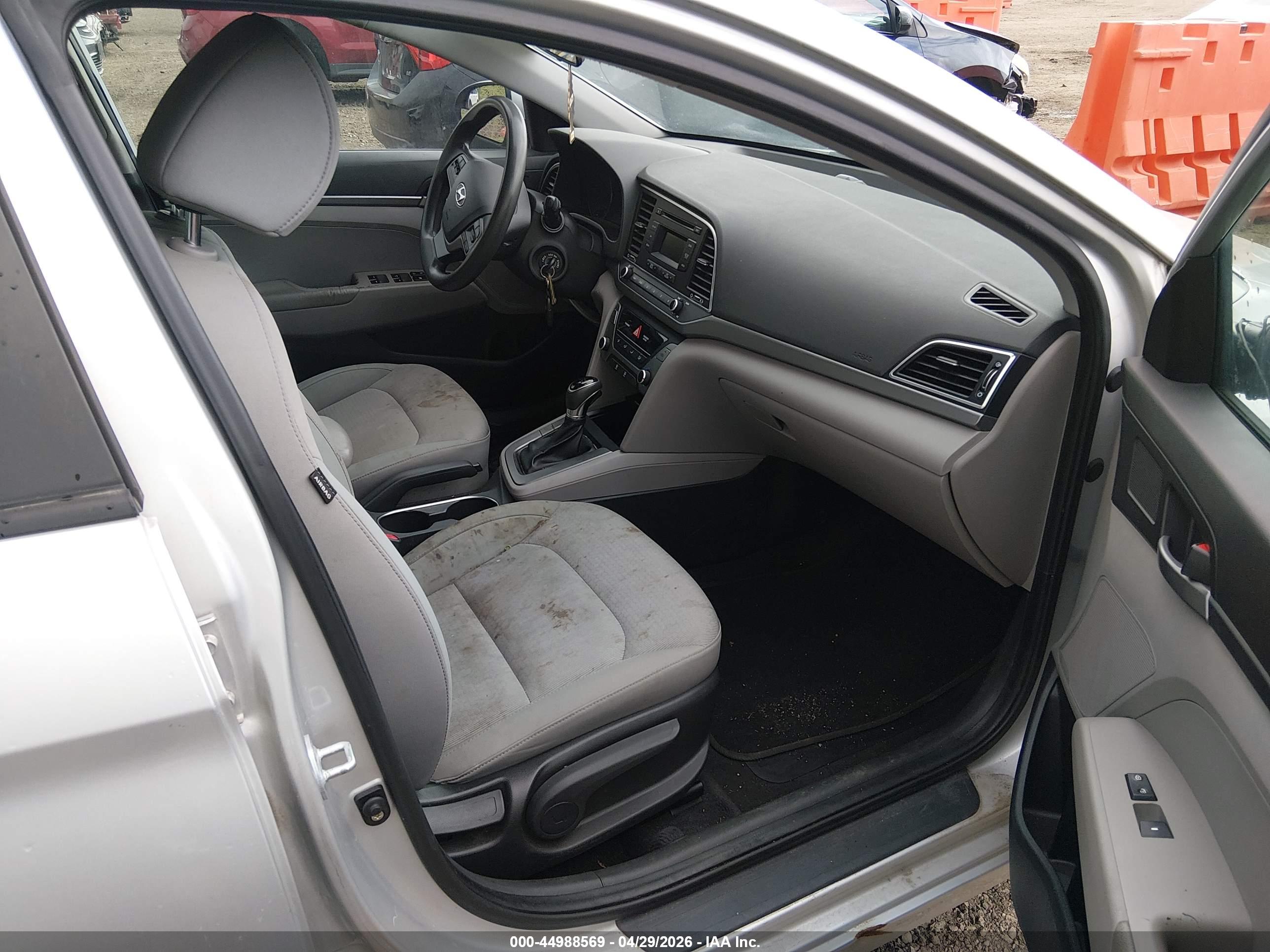 HYUNDAI ELANTRA image 5