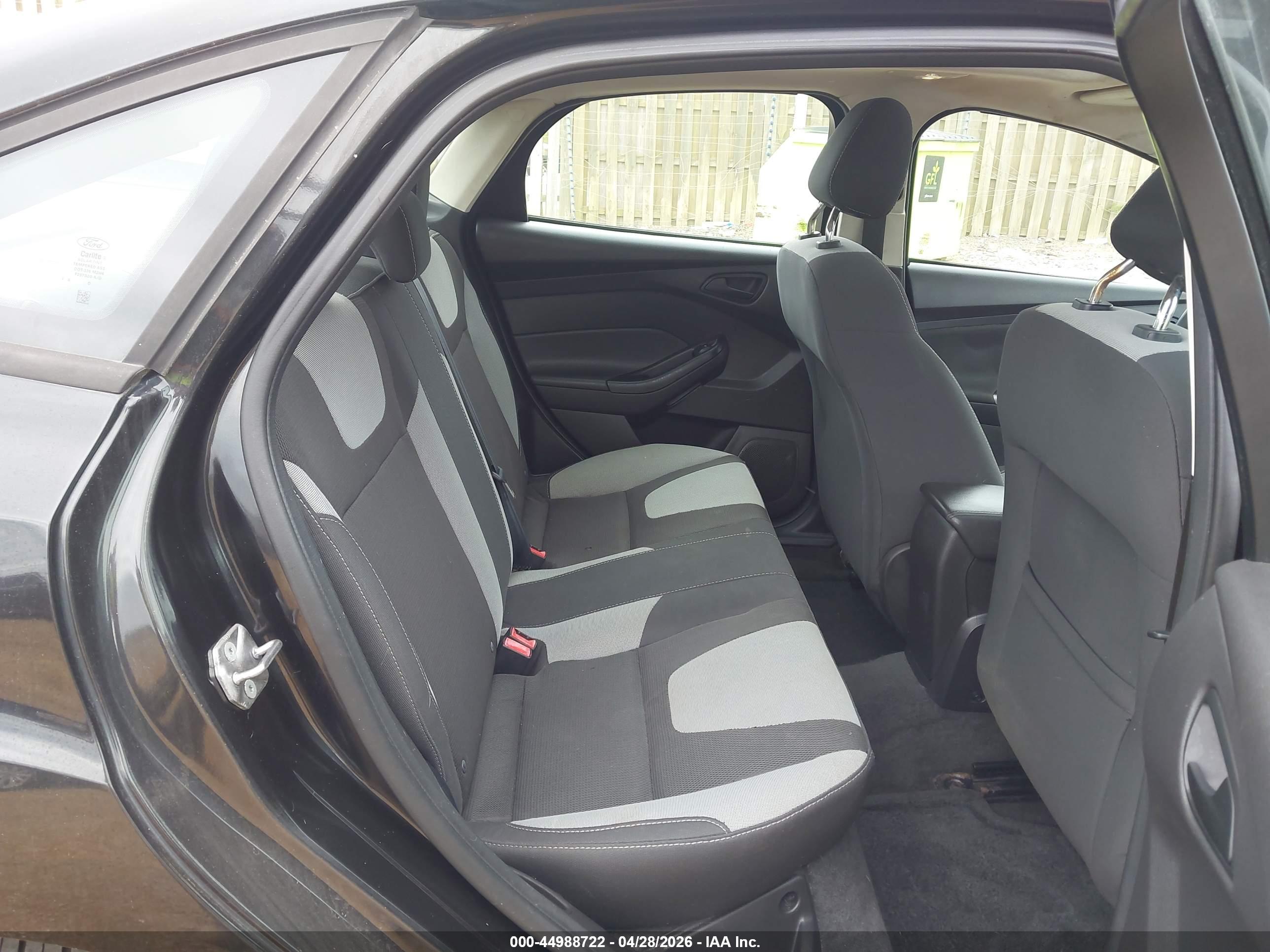 FORD FOCUS image 8
