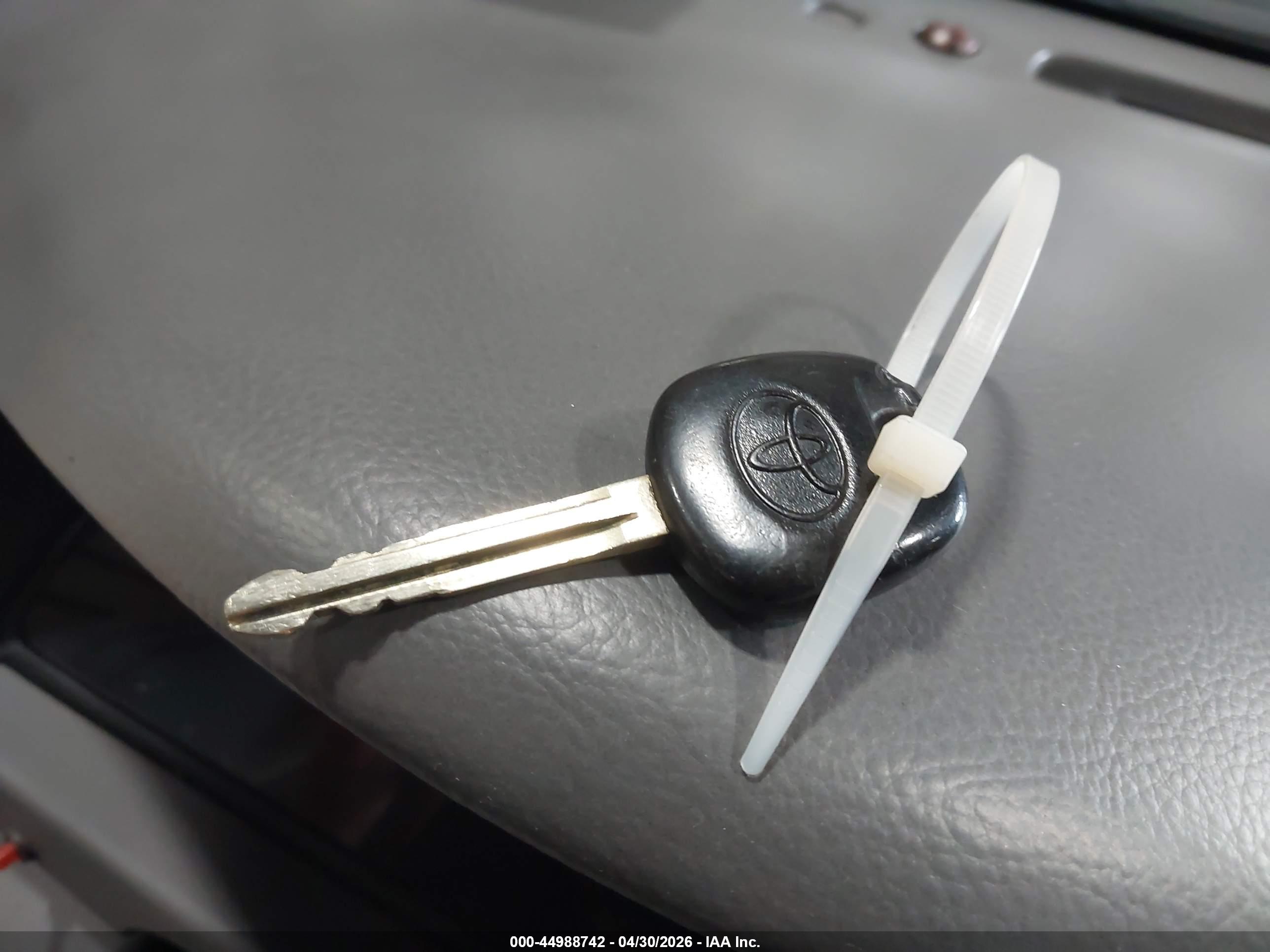 TOYOTA CAMRY image 11