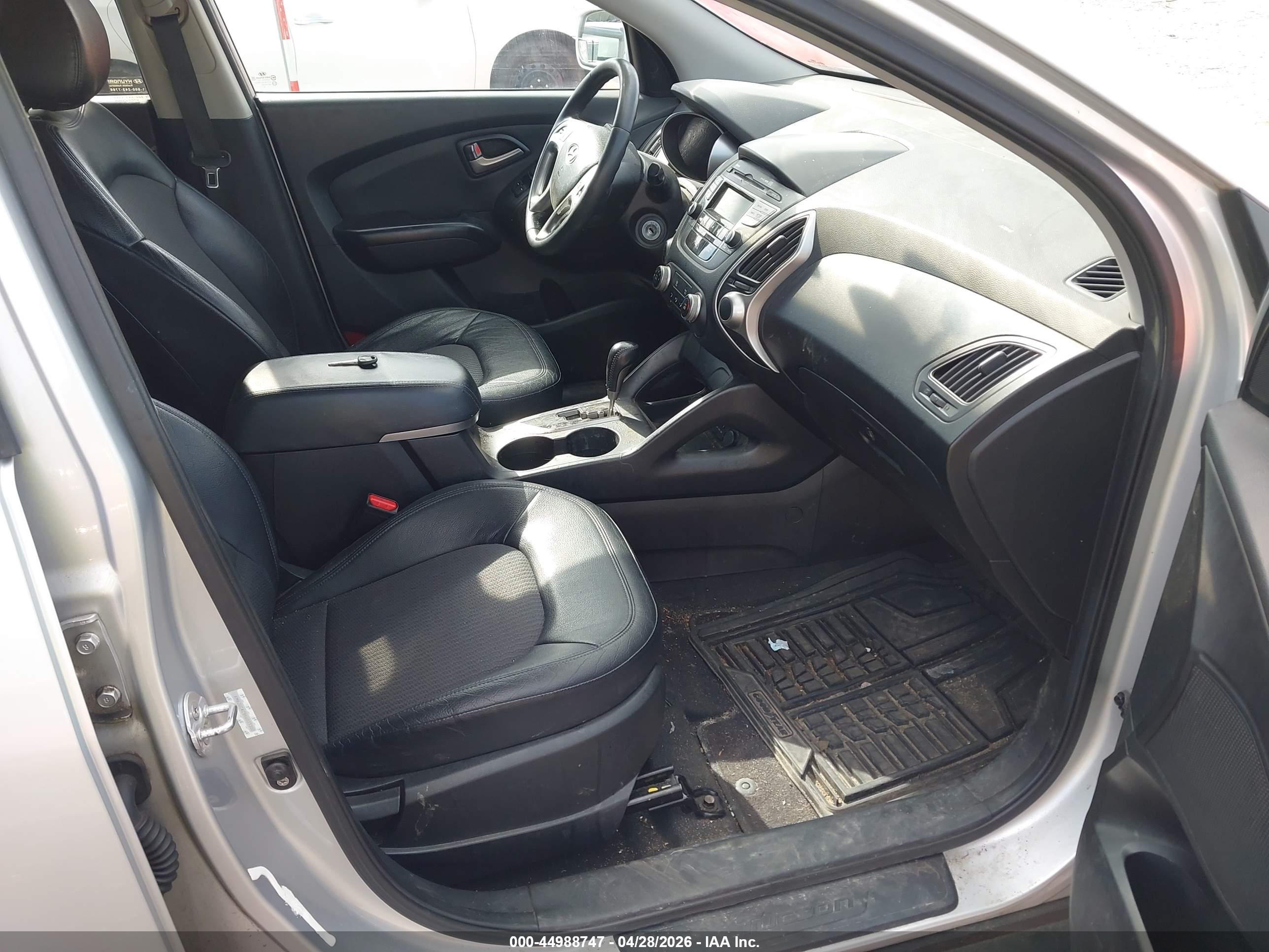 HYUNDAI TUCSON image 5