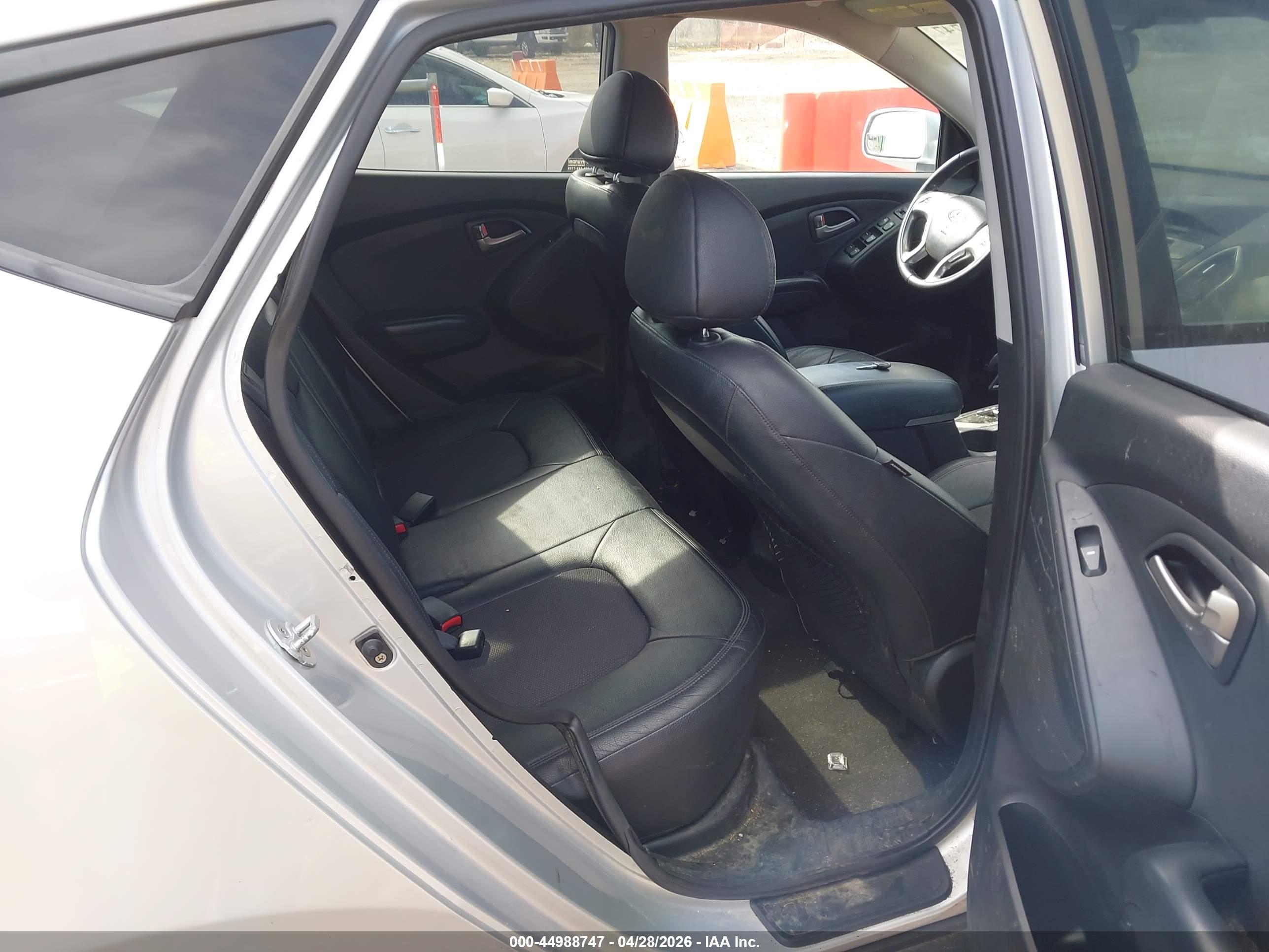 HYUNDAI TUCSON image 8