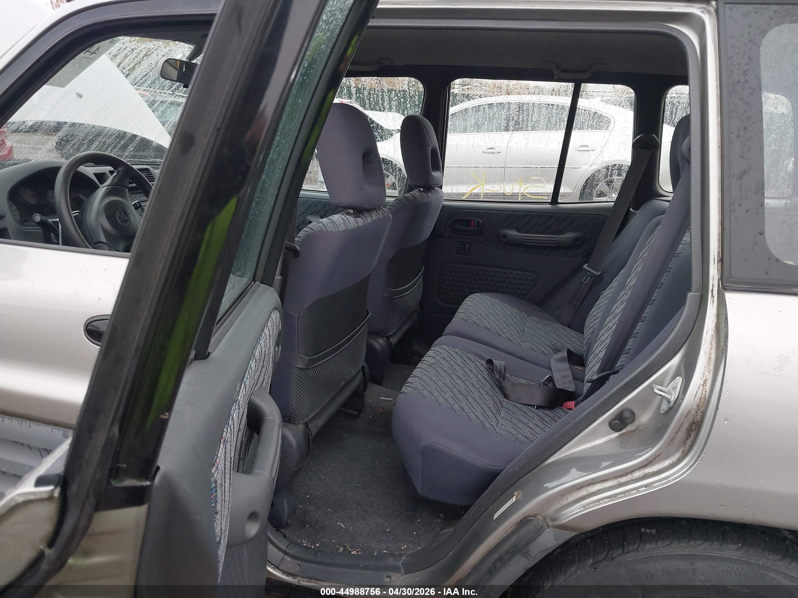 TOYOTA RAV4 image 8