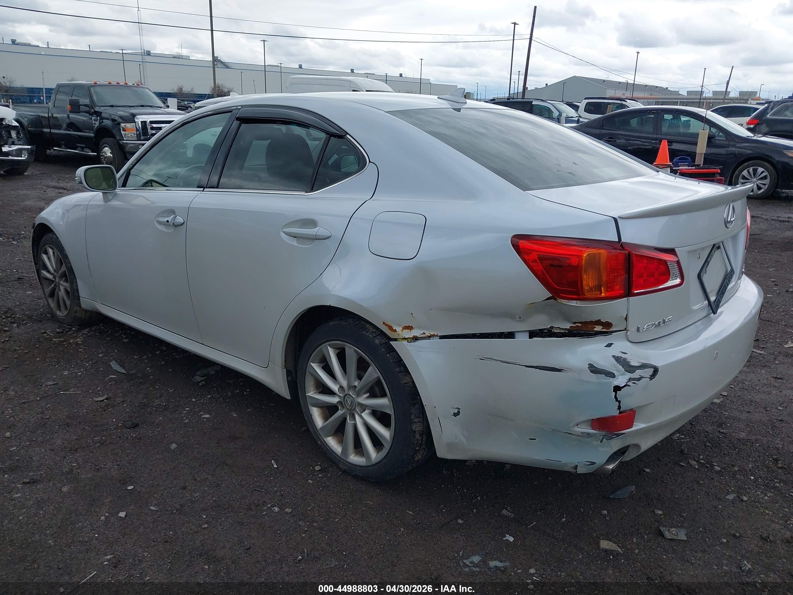 LEXUS IS image 3