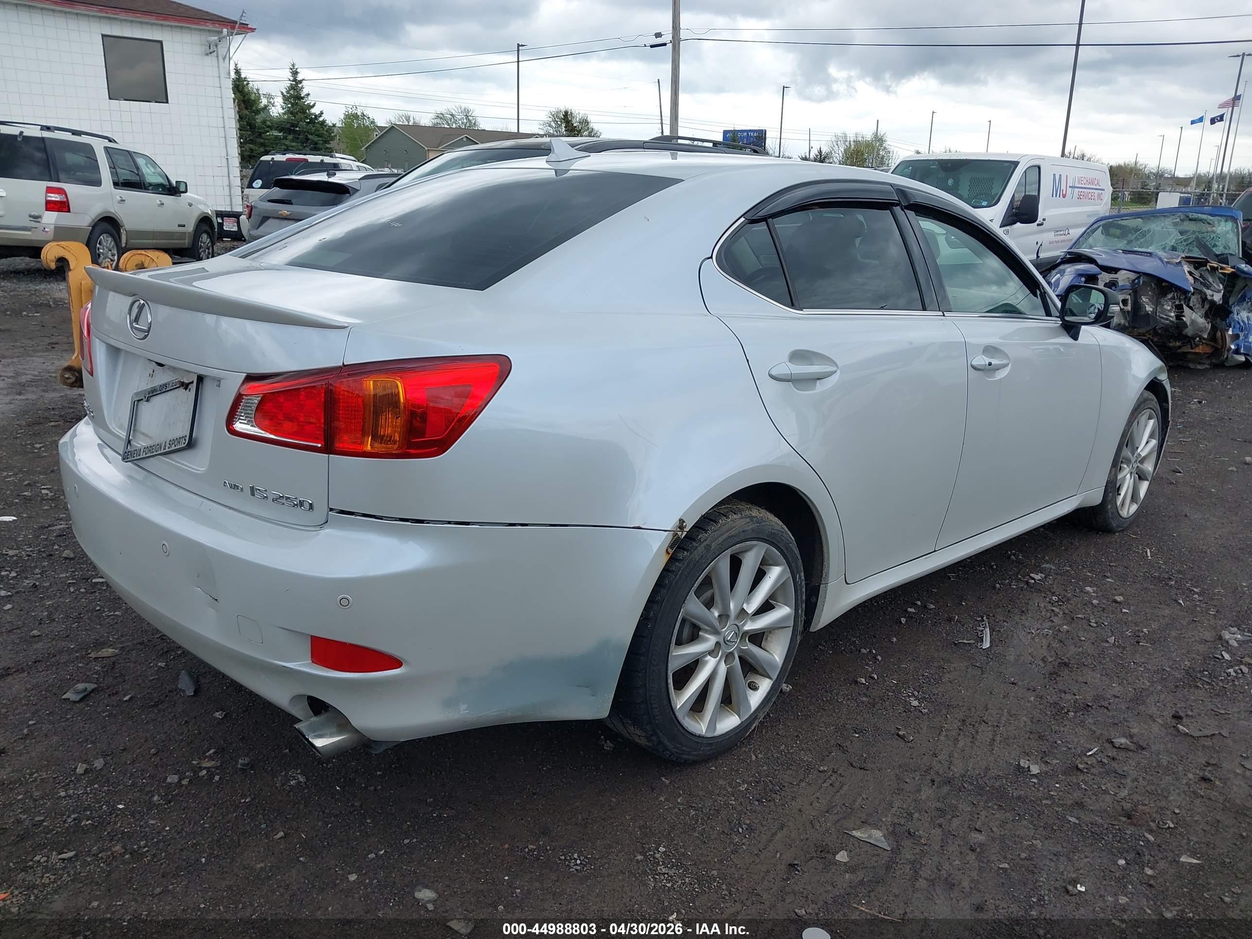 LEXUS IS image 4
