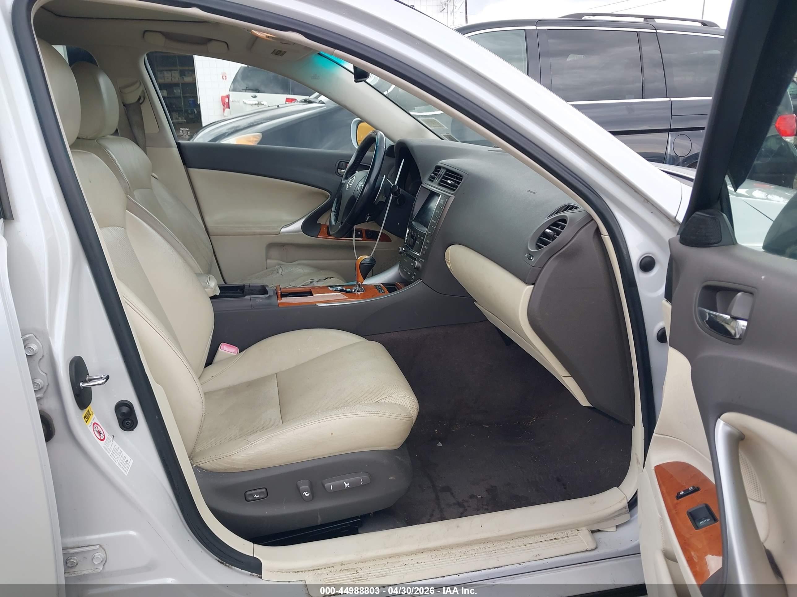 LEXUS IS image 5