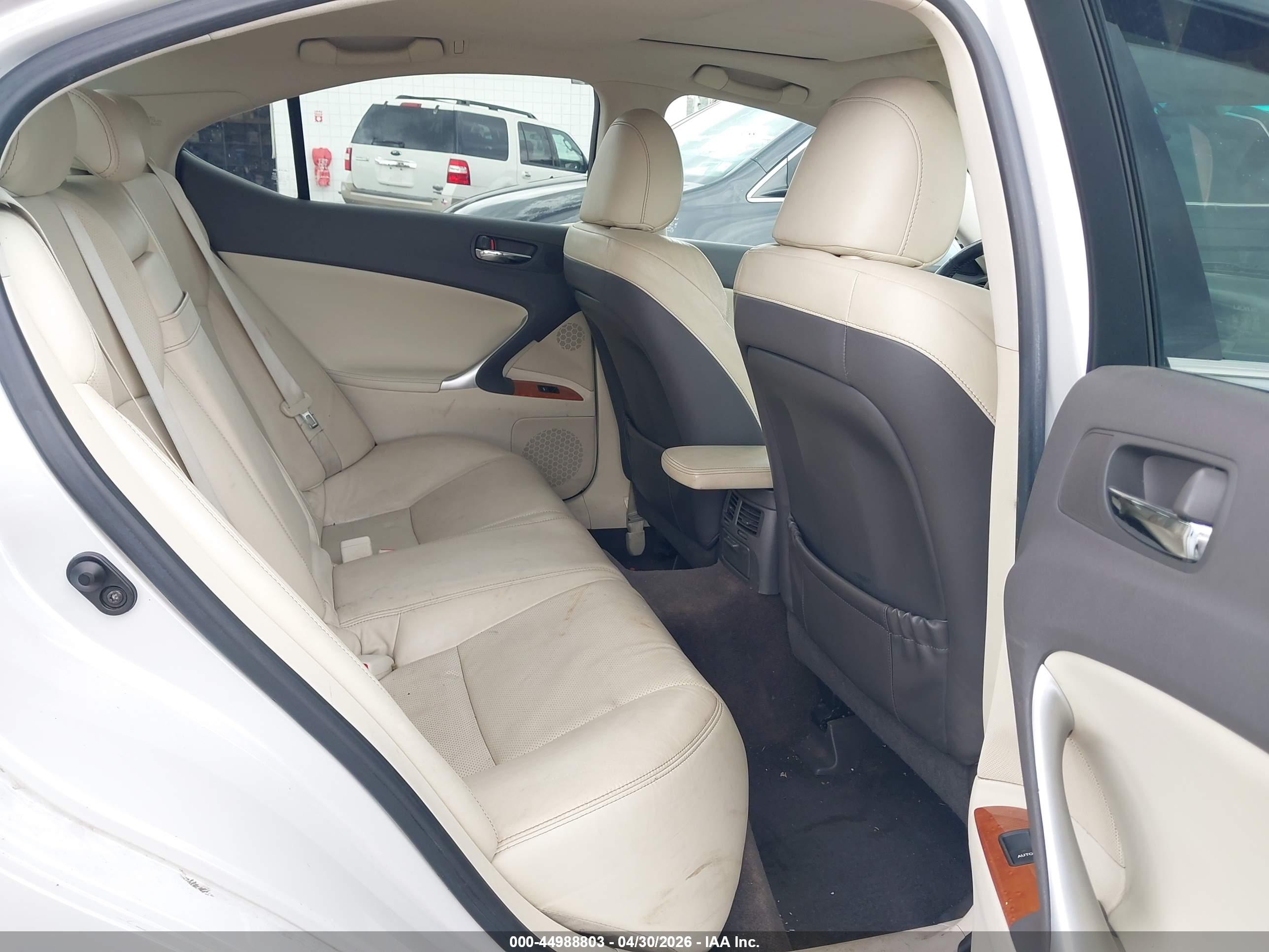 LEXUS IS image 8