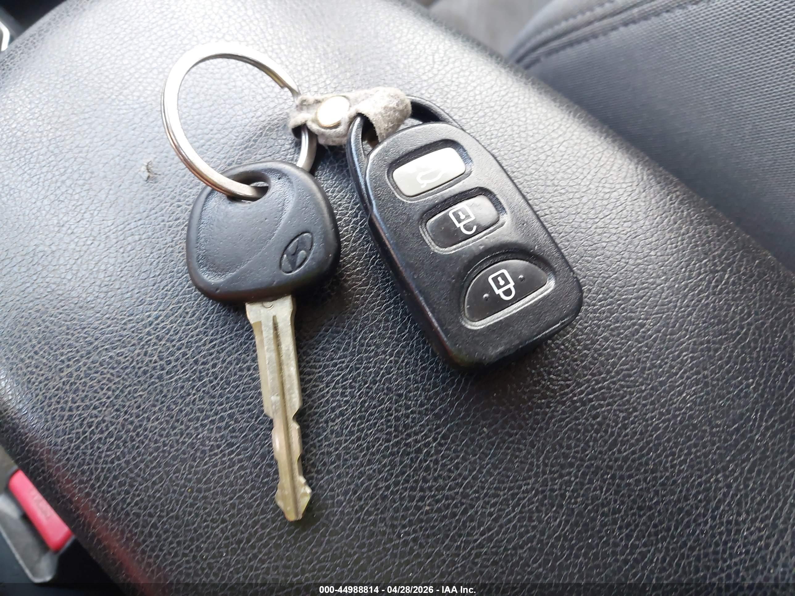 HYUNDAI ELANTRA image 11
