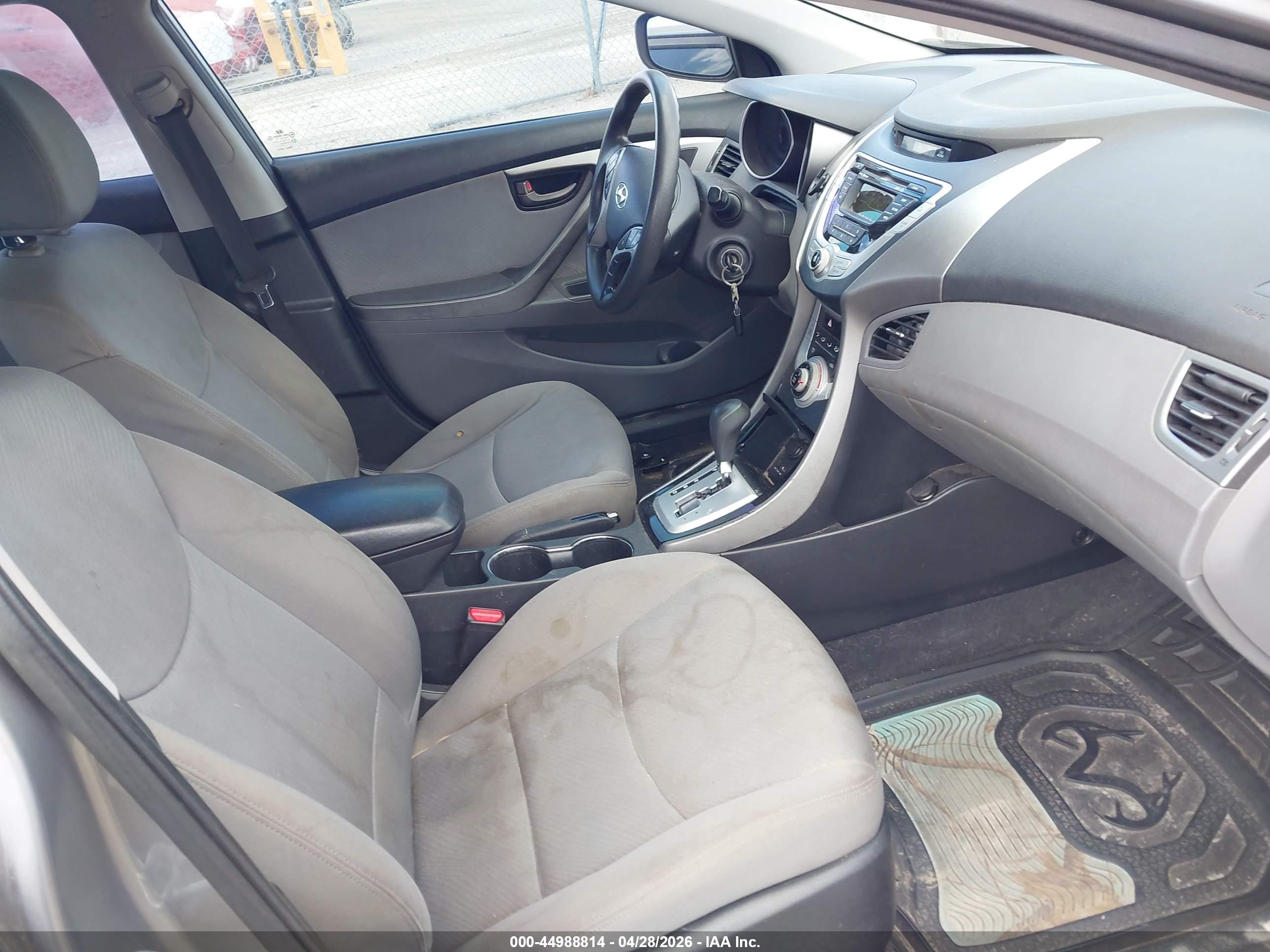HYUNDAI ELANTRA image 5