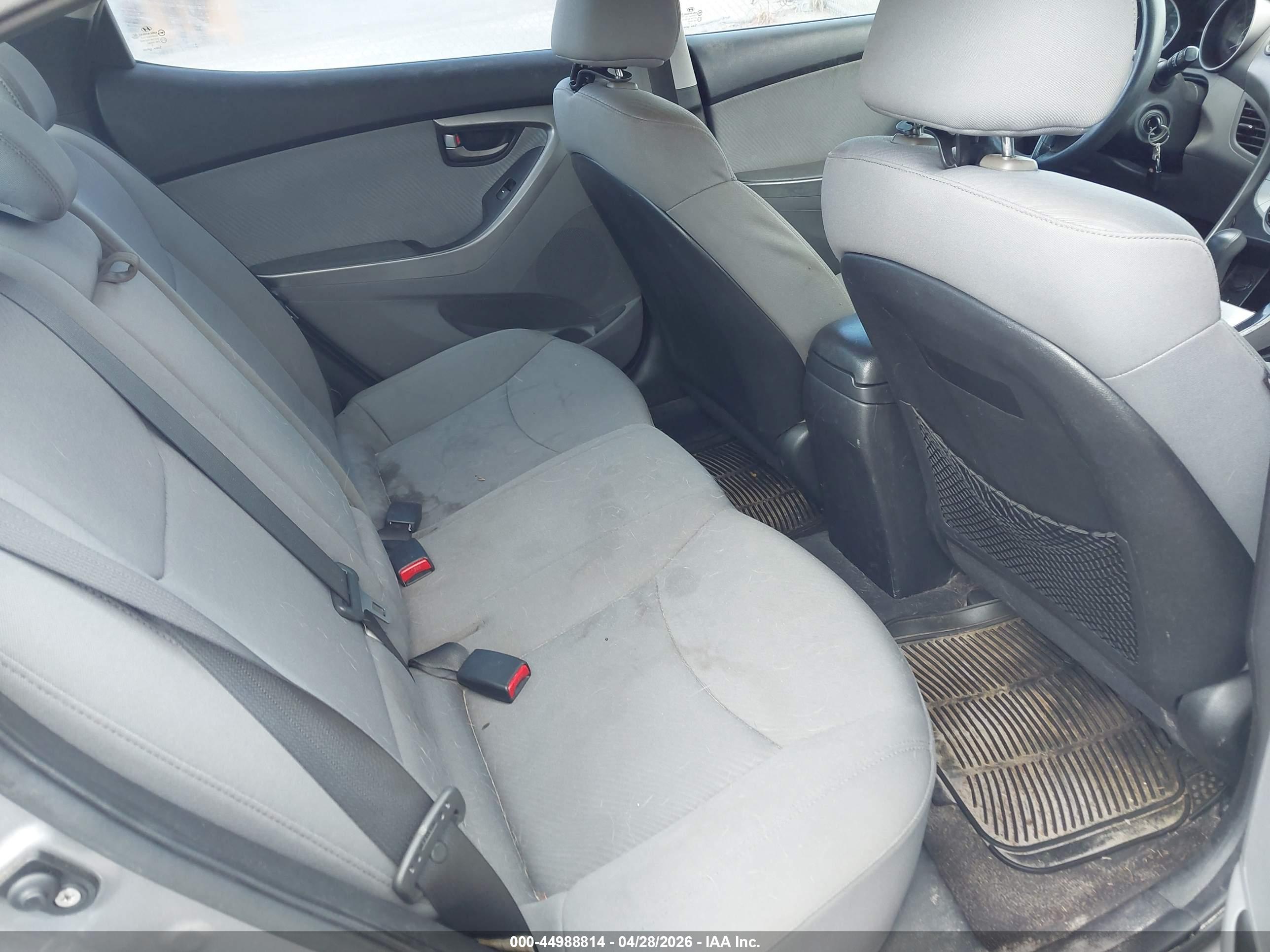 HYUNDAI ELANTRA image 8