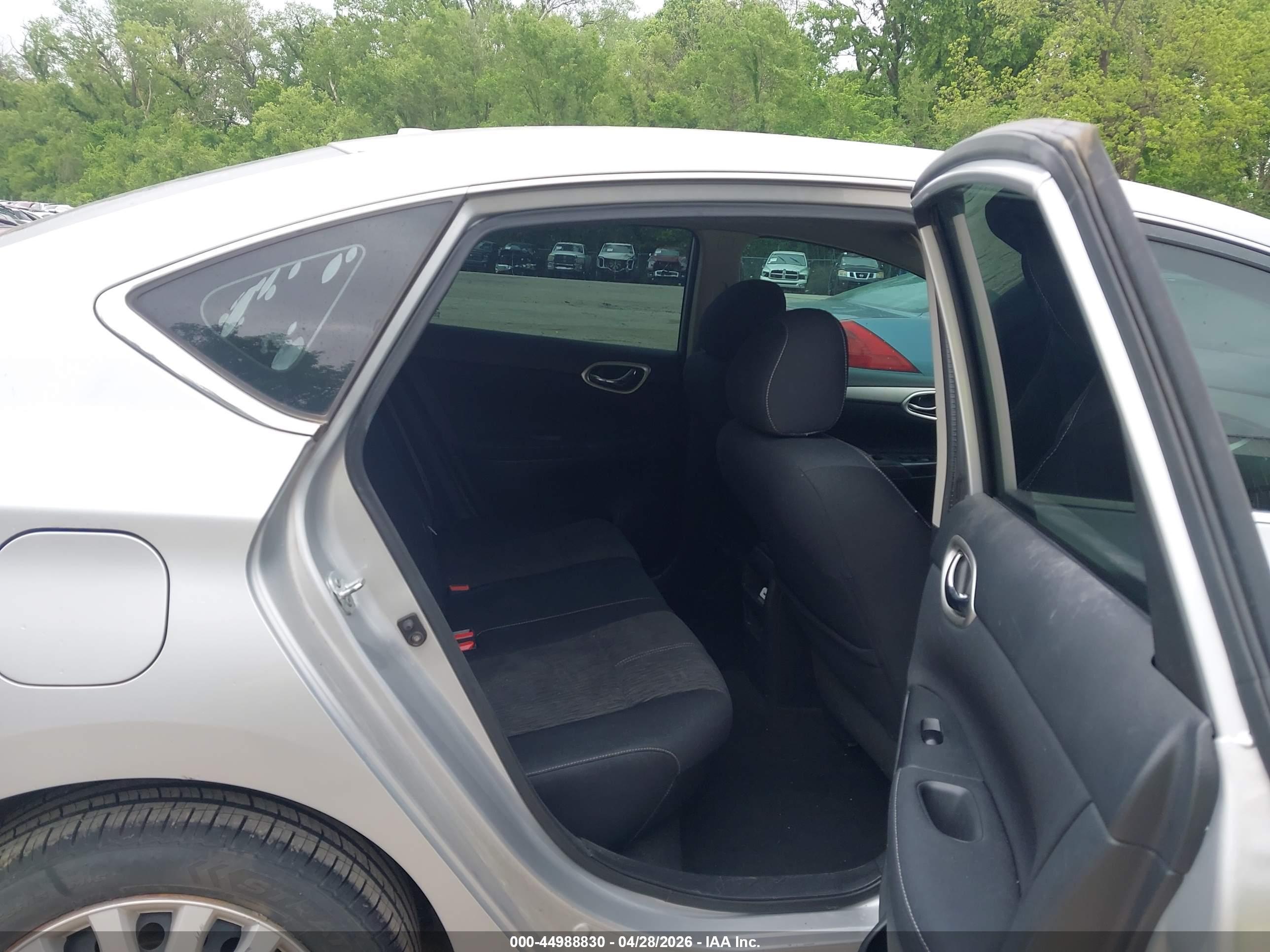 NISSAN SENTRA image 8