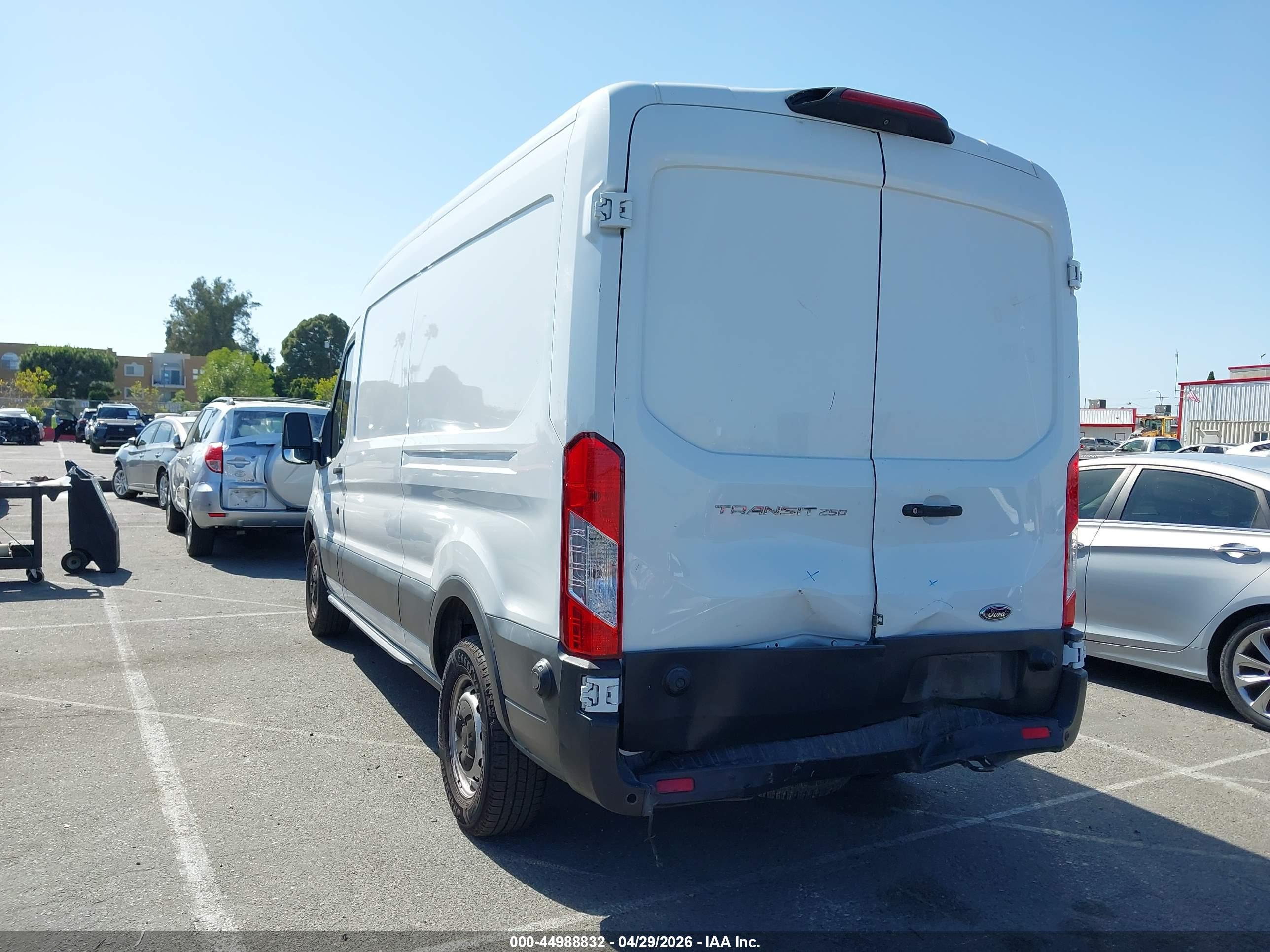 FORD TRANSIT-250 image 3