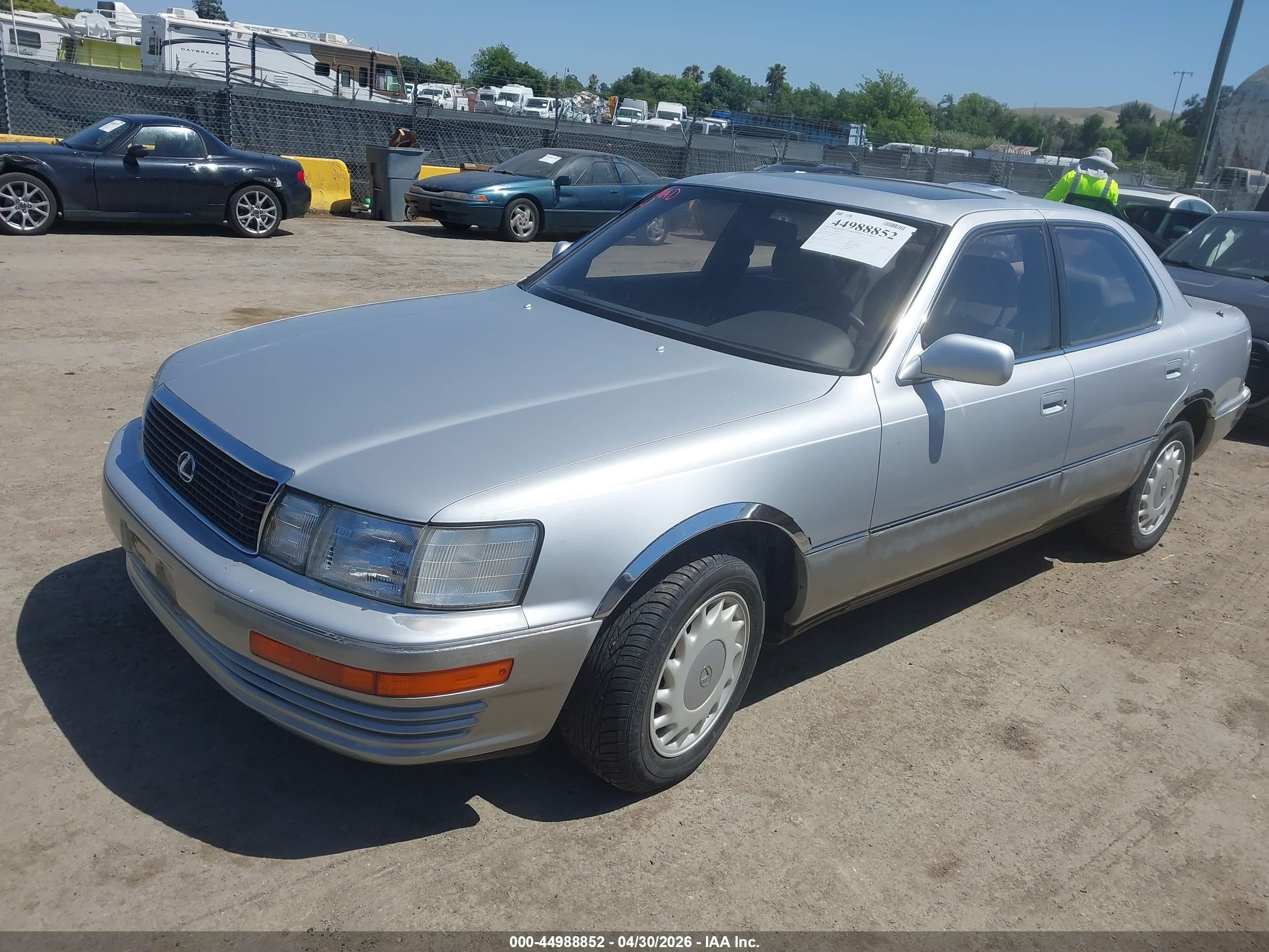LEXUS LS image 2