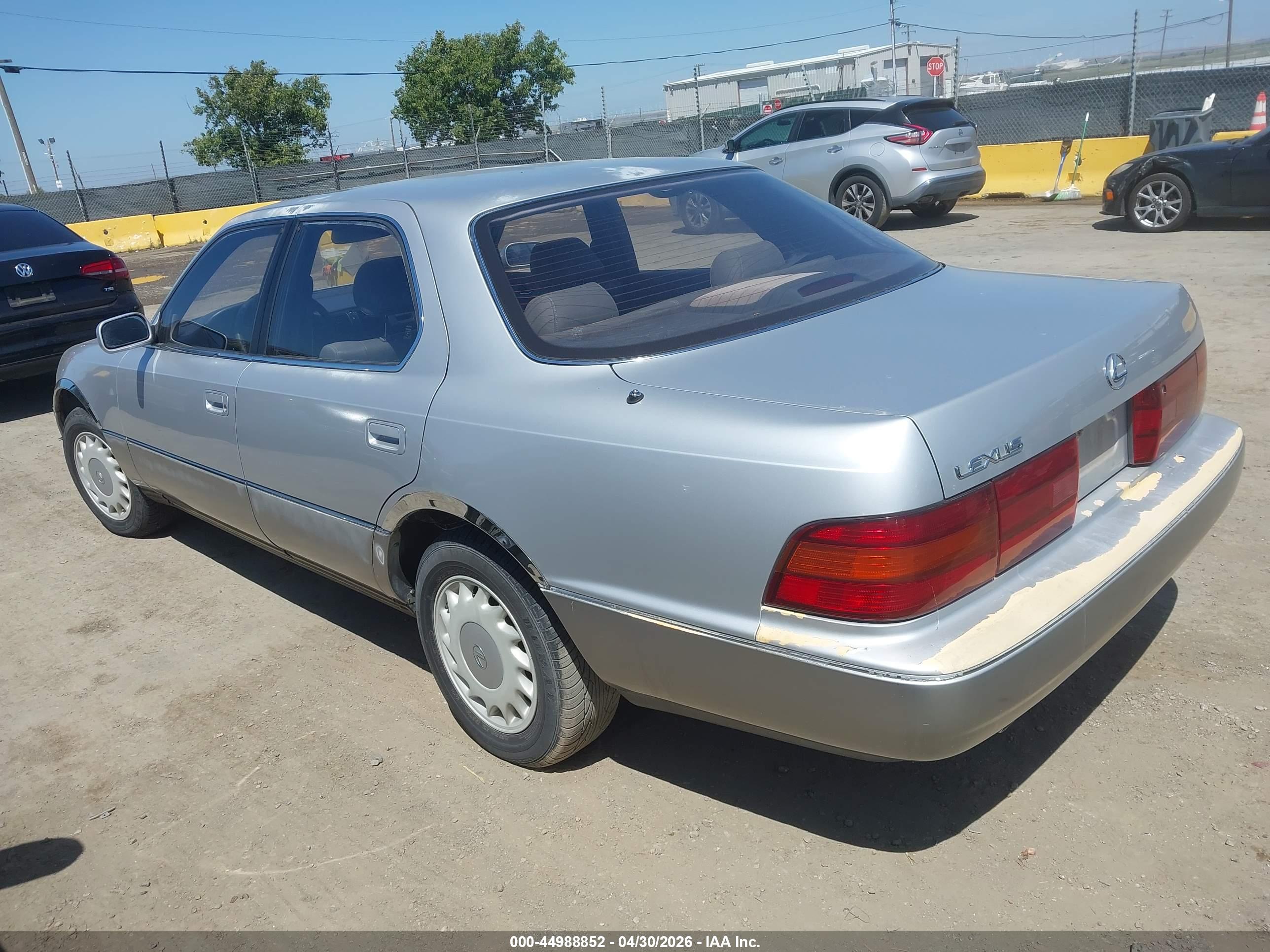 LEXUS LS image 3