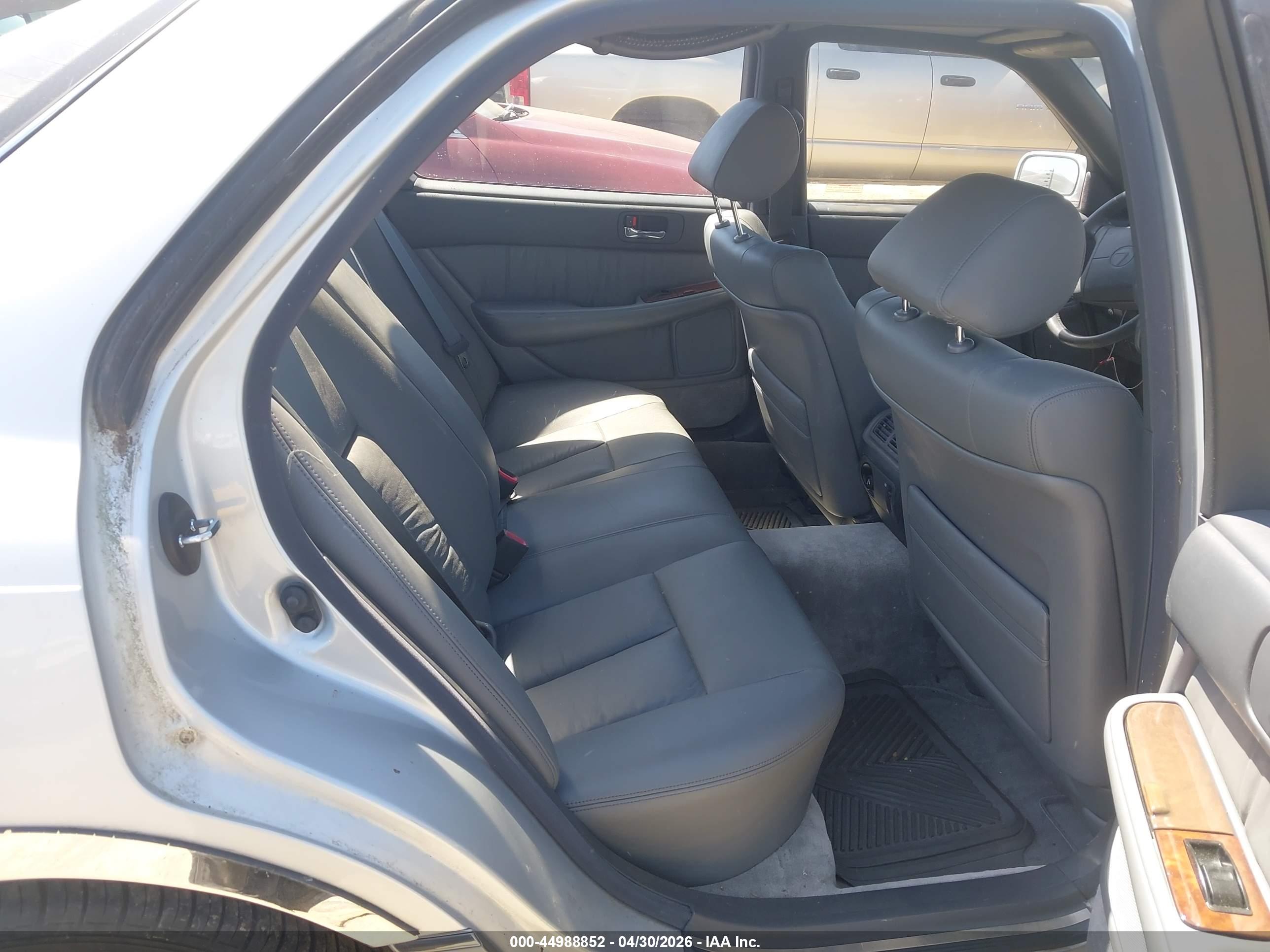 LEXUS LS image 8