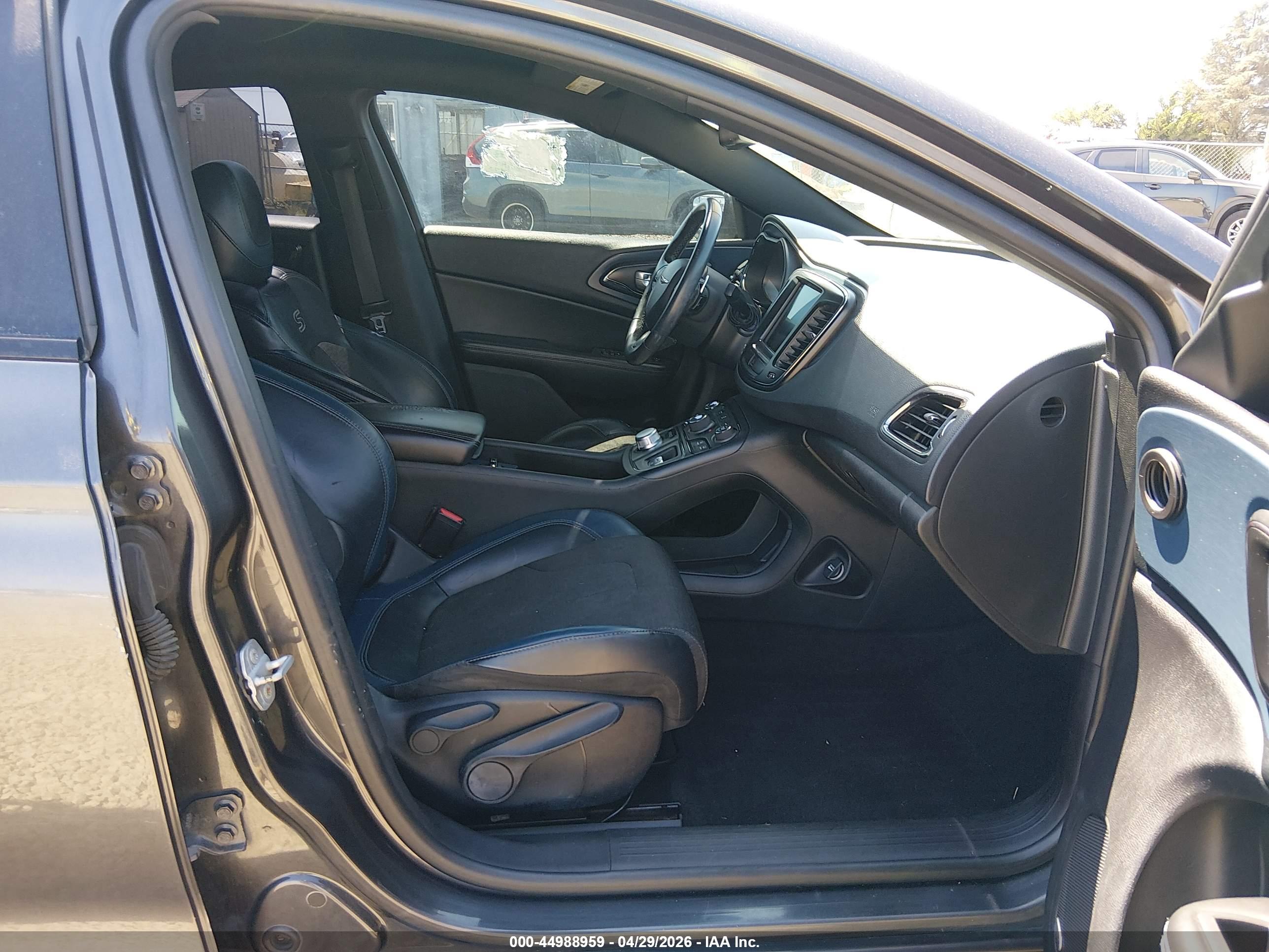CHRYSLER 200 image 5