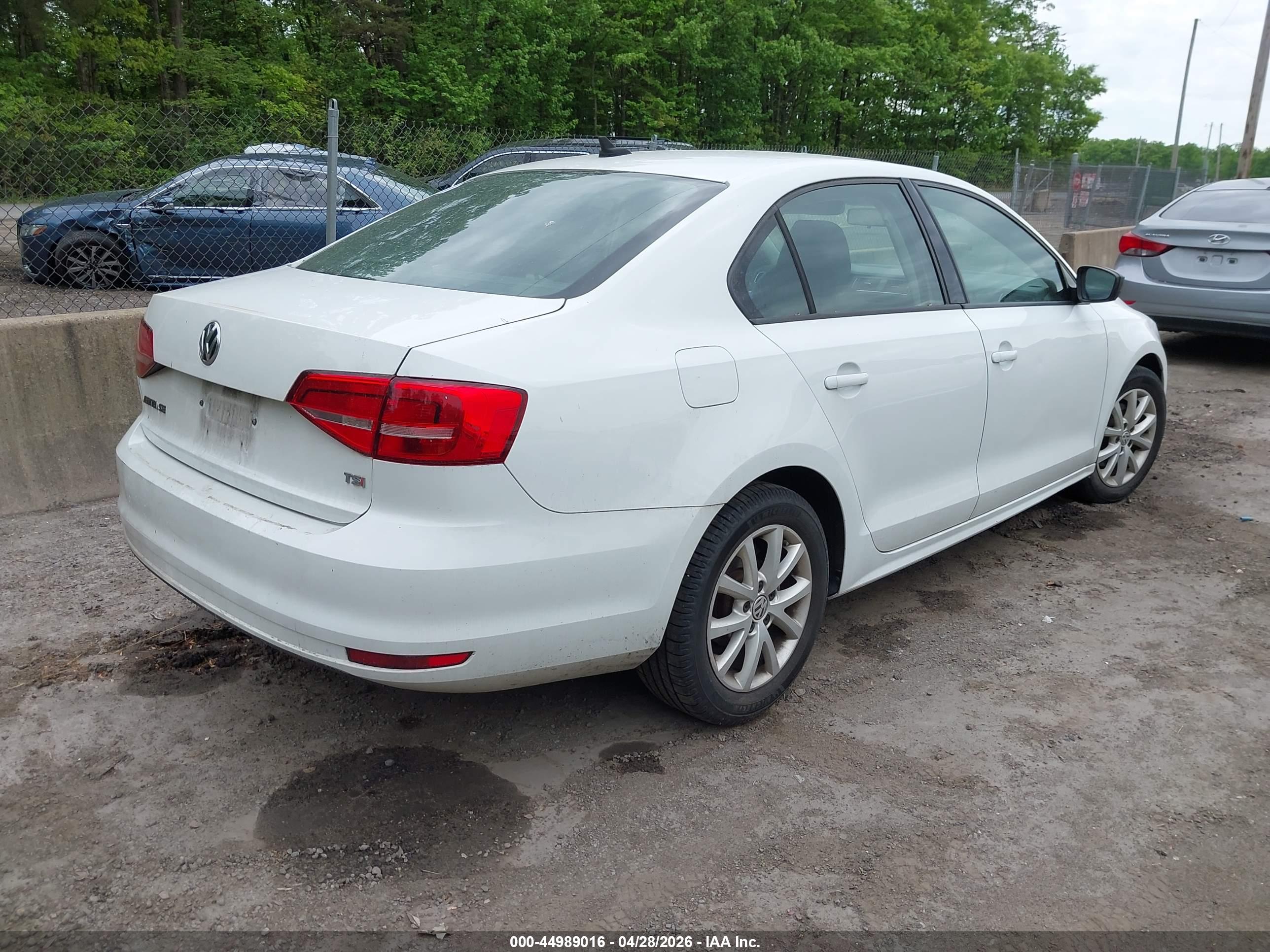 VOLKSWAGEN JETTA image 4