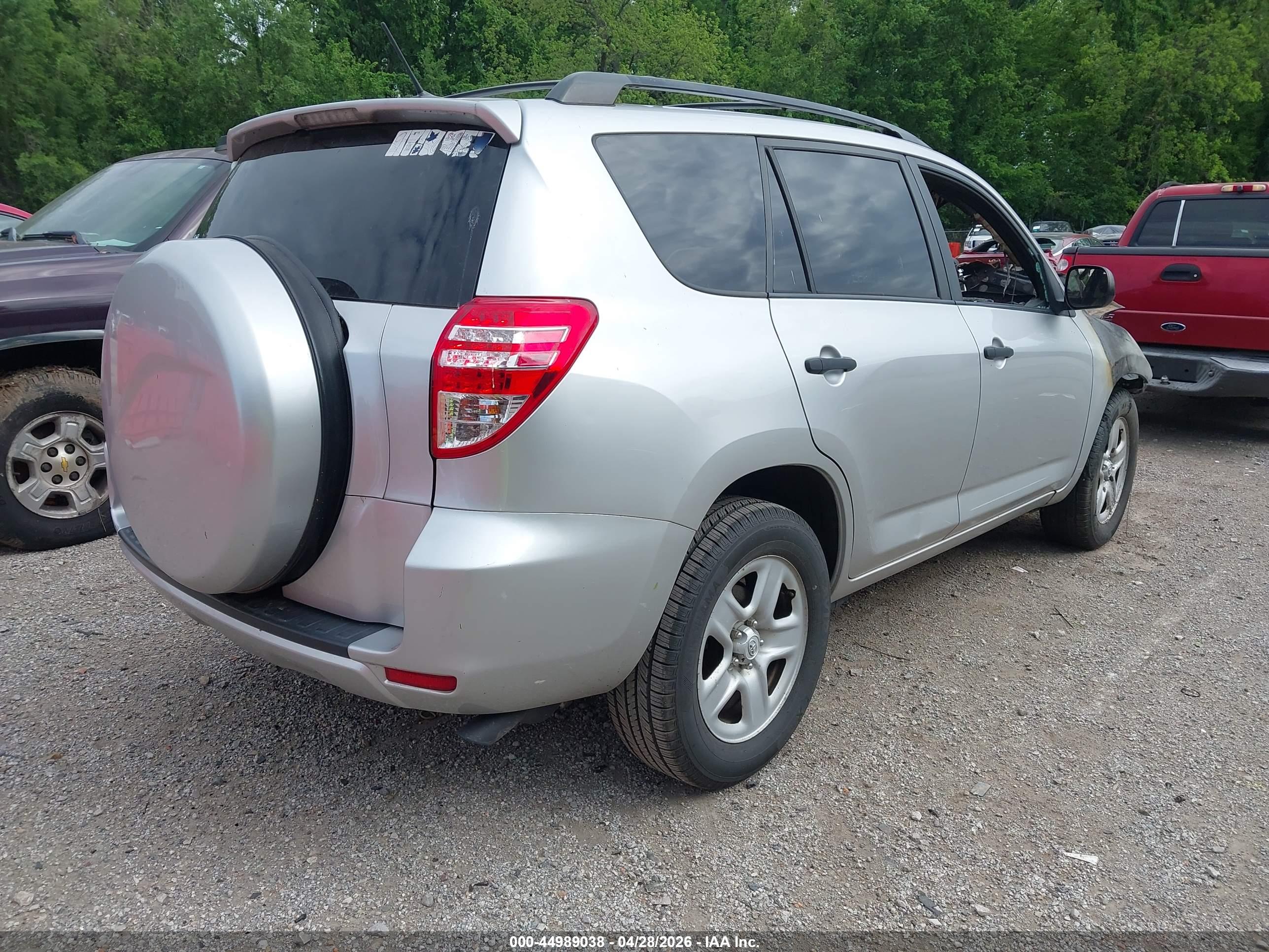 TOYOTA RAV4 image 4