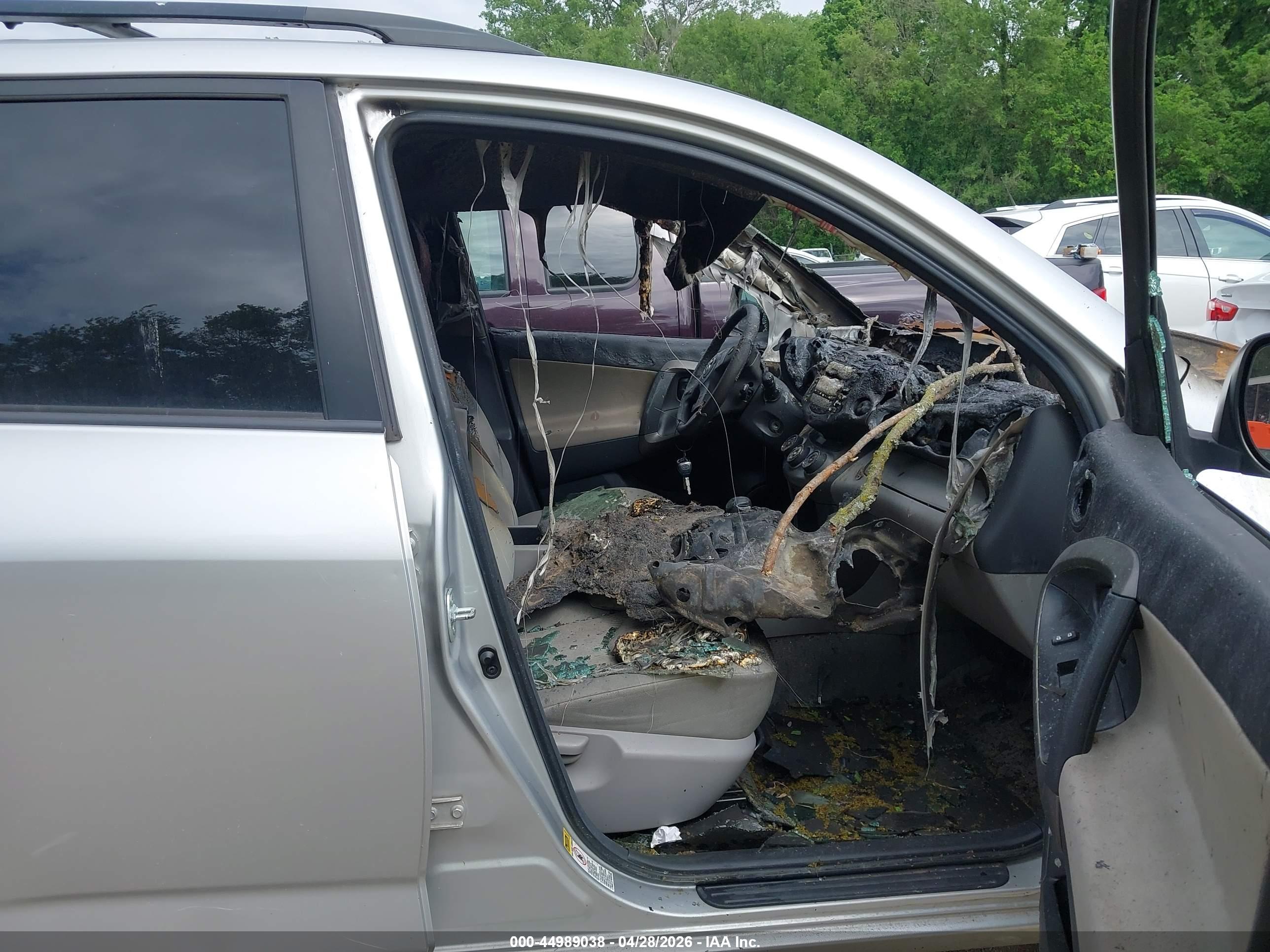 TOYOTA RAV4 image 5