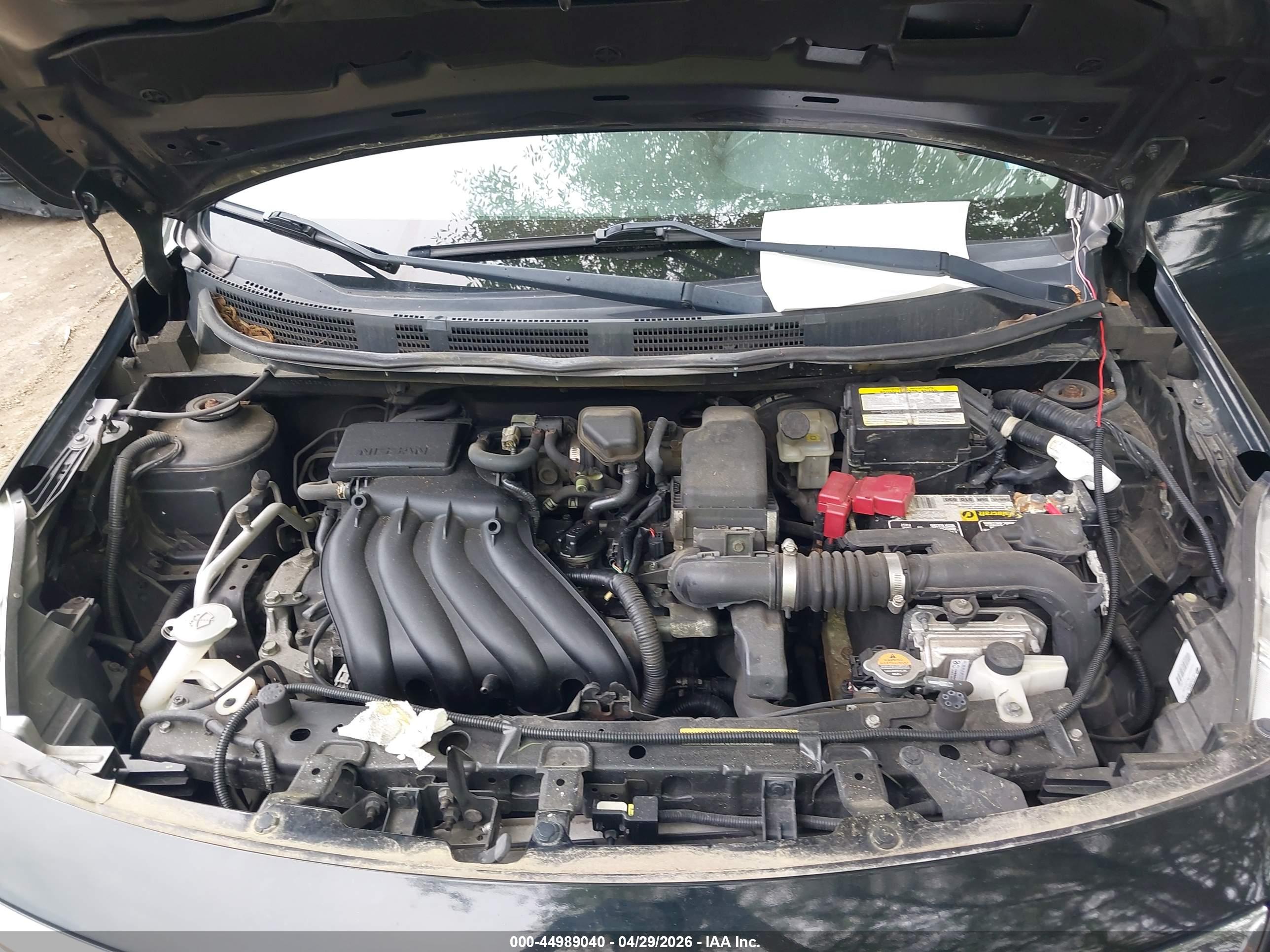 NISSAN VERSA image 10