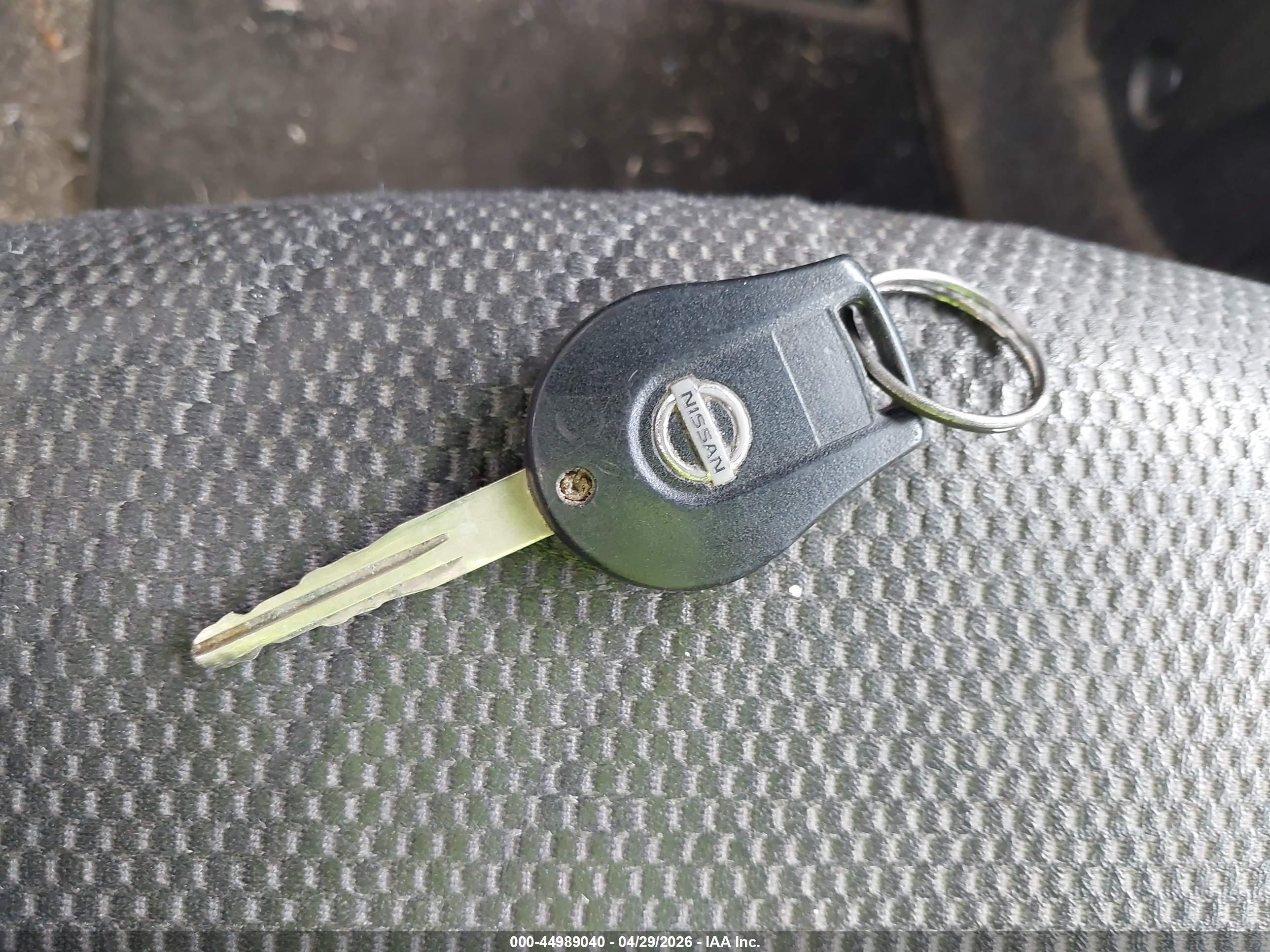 NISSAN VERSA image 11